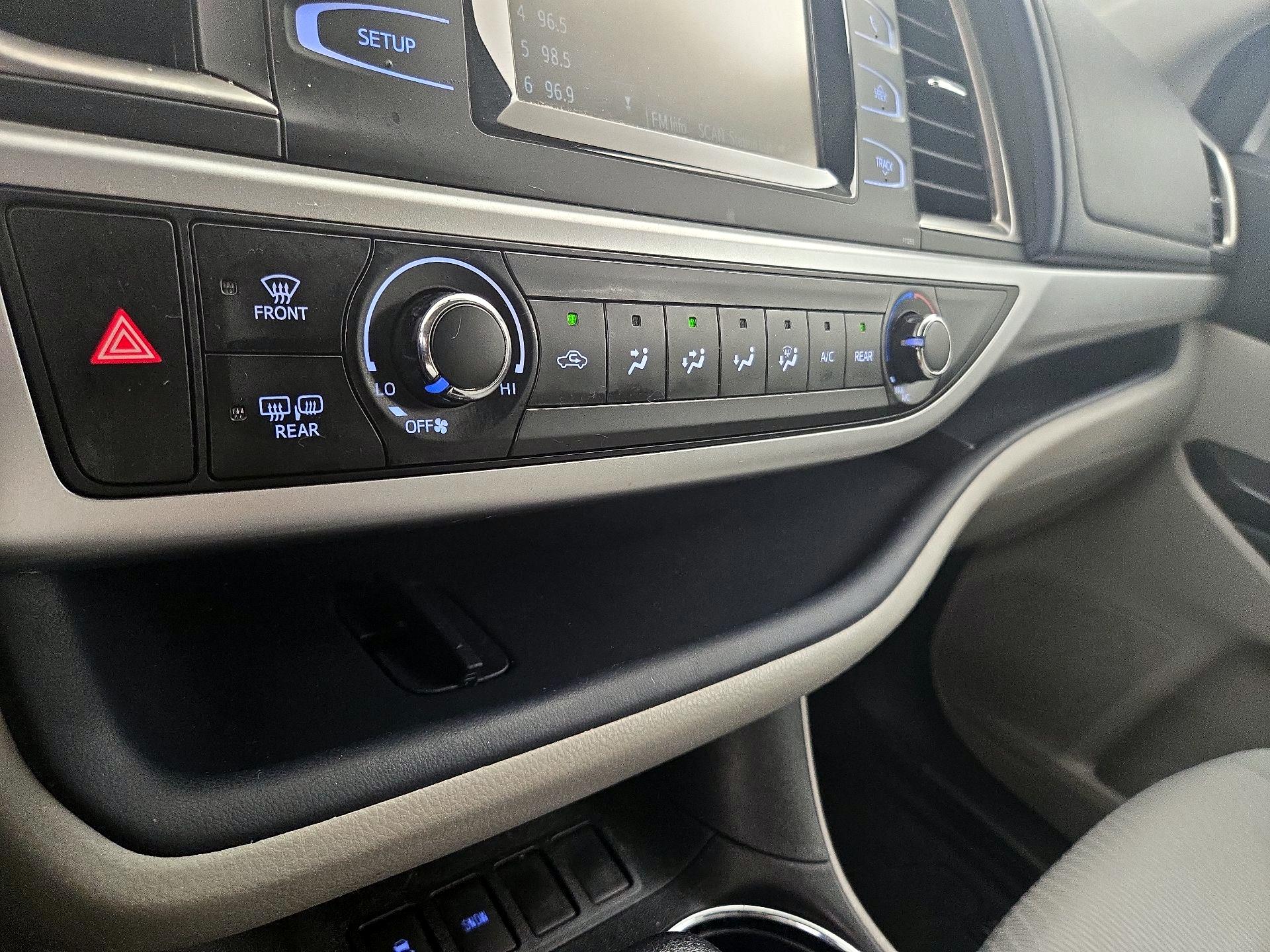 Thumbnail: 2016 Toyota Highlander - 16