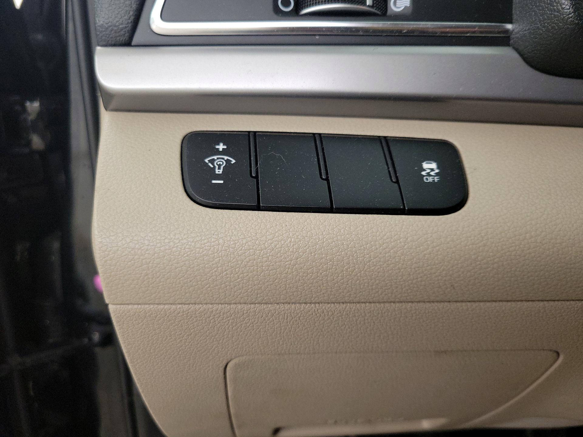 Thumbnail: 2017 Hyundai Elantra - 13