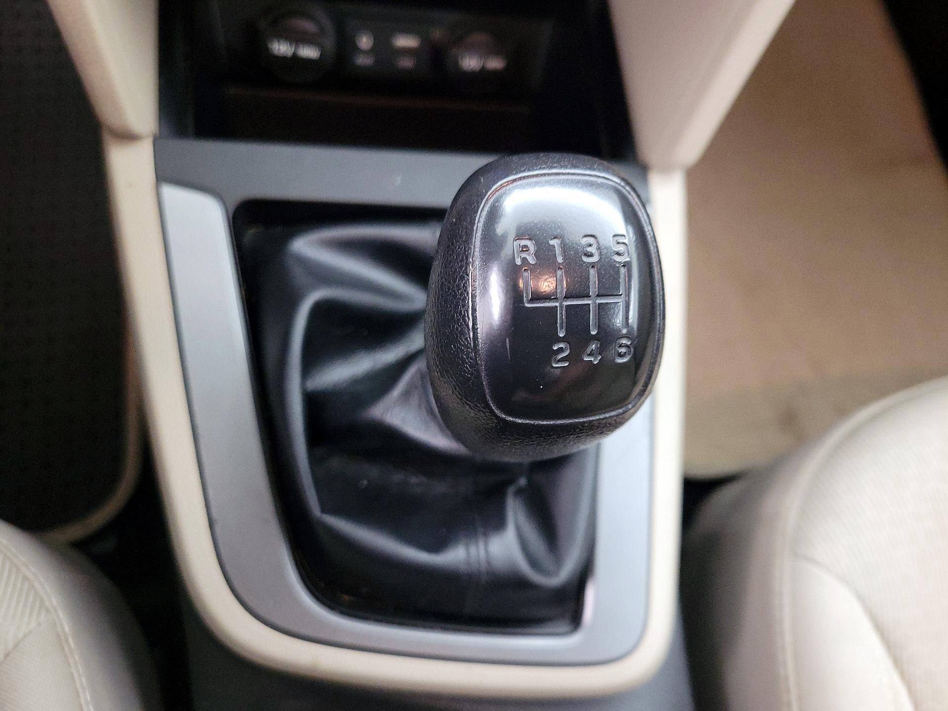 Thumbnail: 2017 Hyundai Elantra - 16