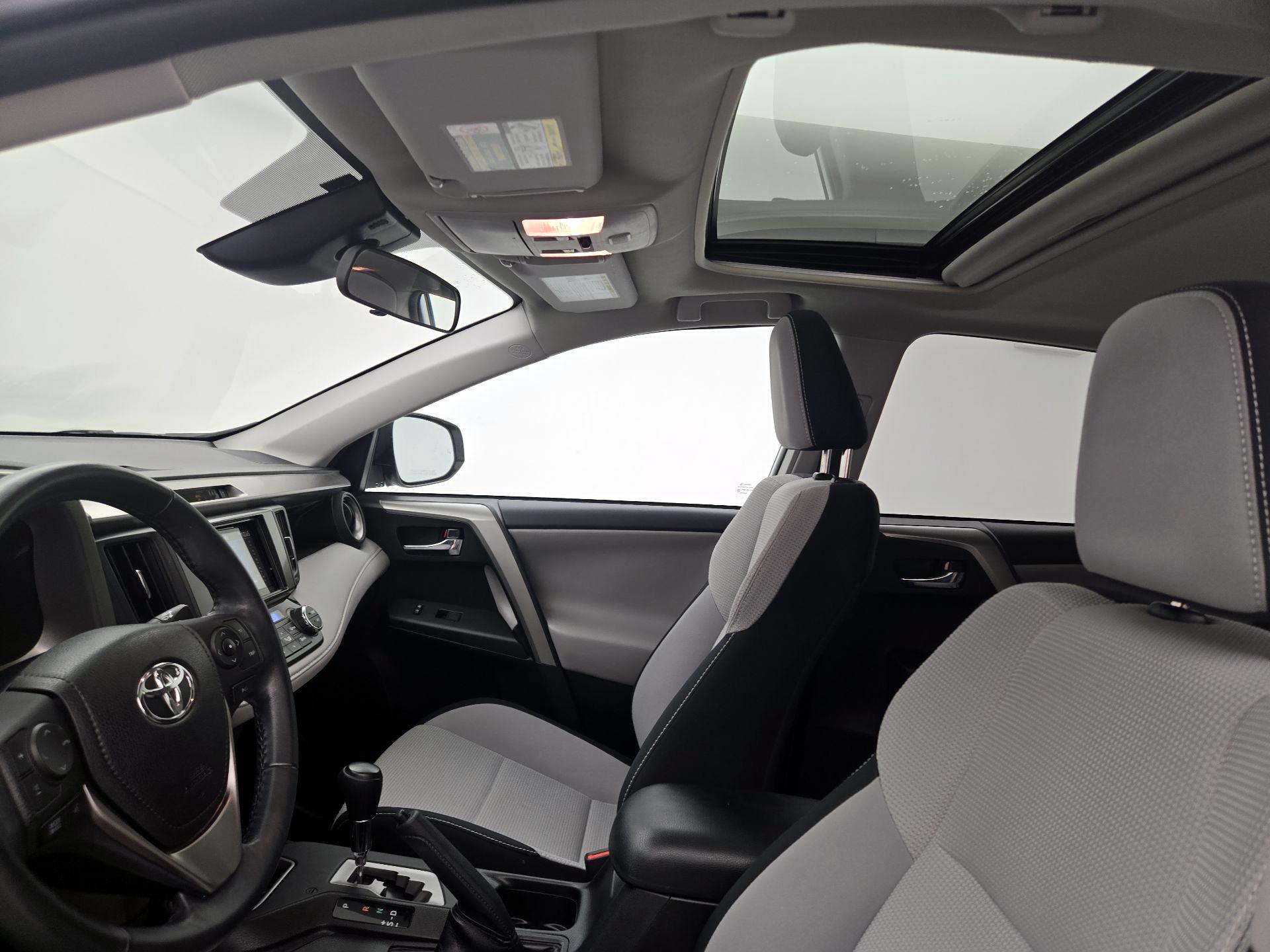 Thumbnail: 2018 Toyota RAV4 - 19