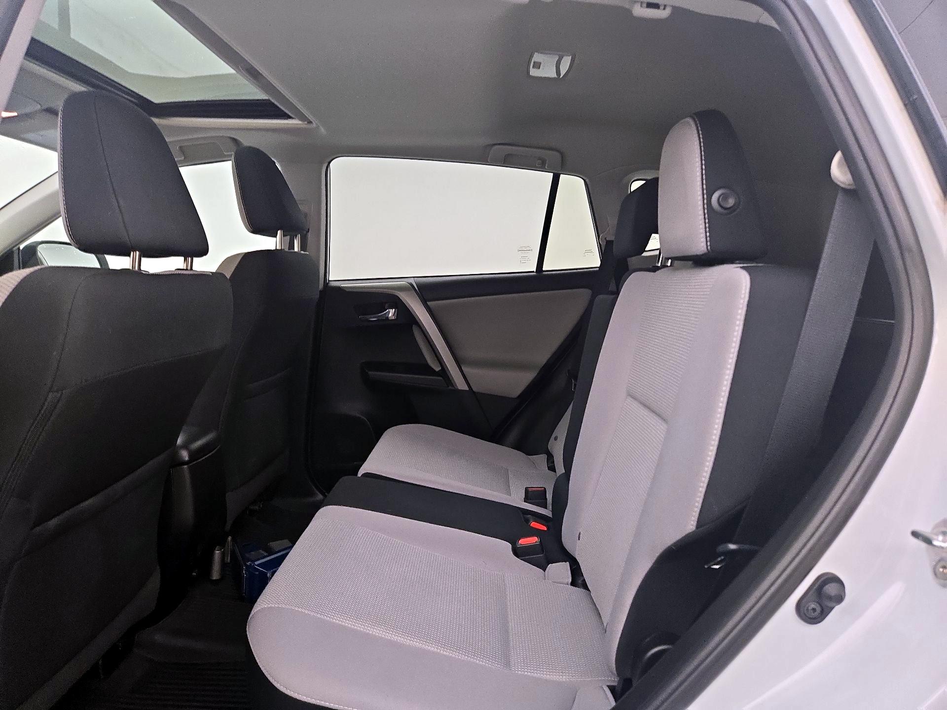 Thumbnail: 2018 Toyota RAV4 - 20
