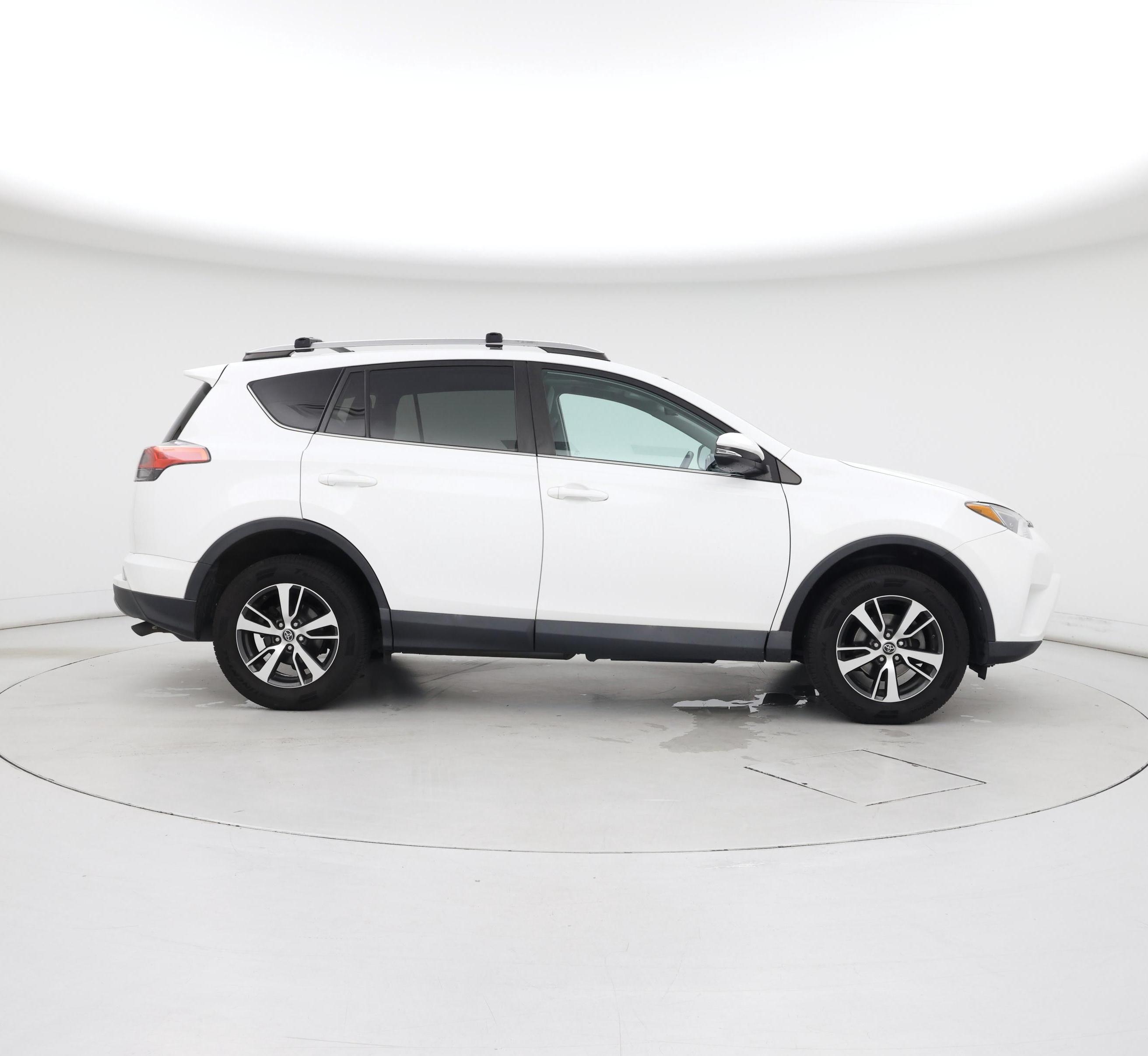 Thumbnail: 2018 Toyota RAV4 - 7