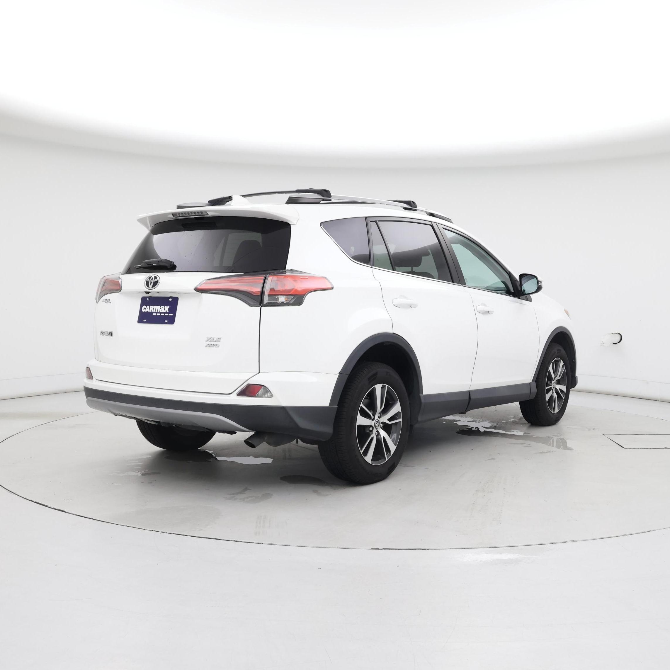 Thumbnail: 2018 Toyota RAV4 - 8