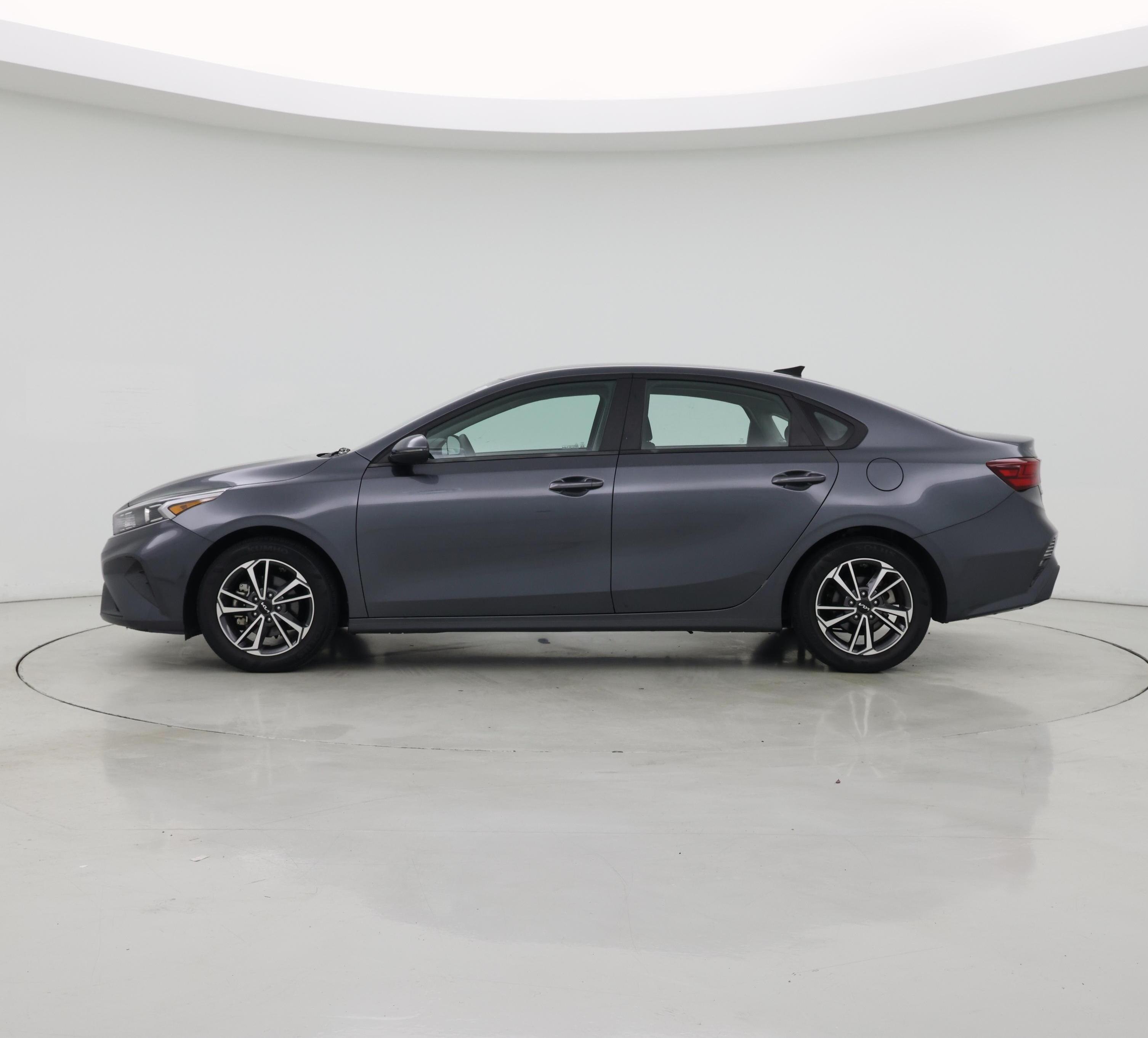 Thumbnail: 2022 Kia Forte - 3