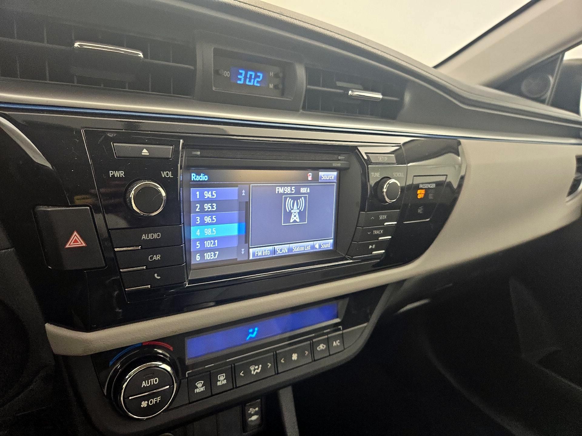 Thumbnail: 2015 Toyota Corolla - 15