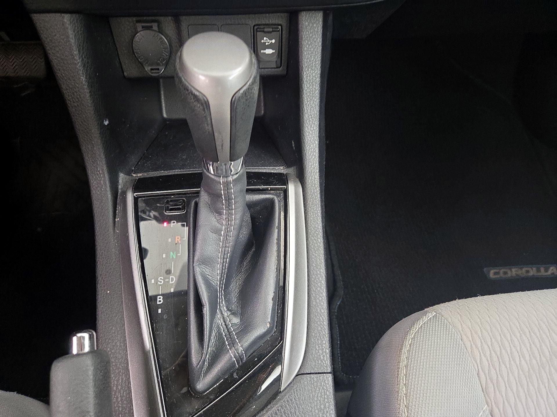 Thumbnail: 2015 Toyota Corolla - 17