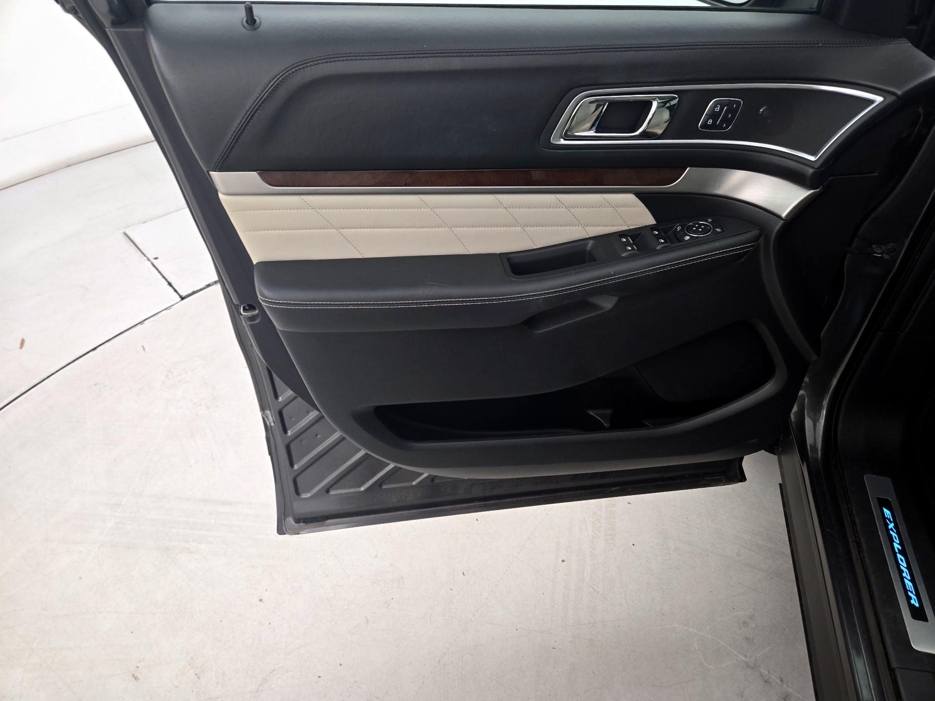 Thumbnail: 2016 Ford Explorer - 12
