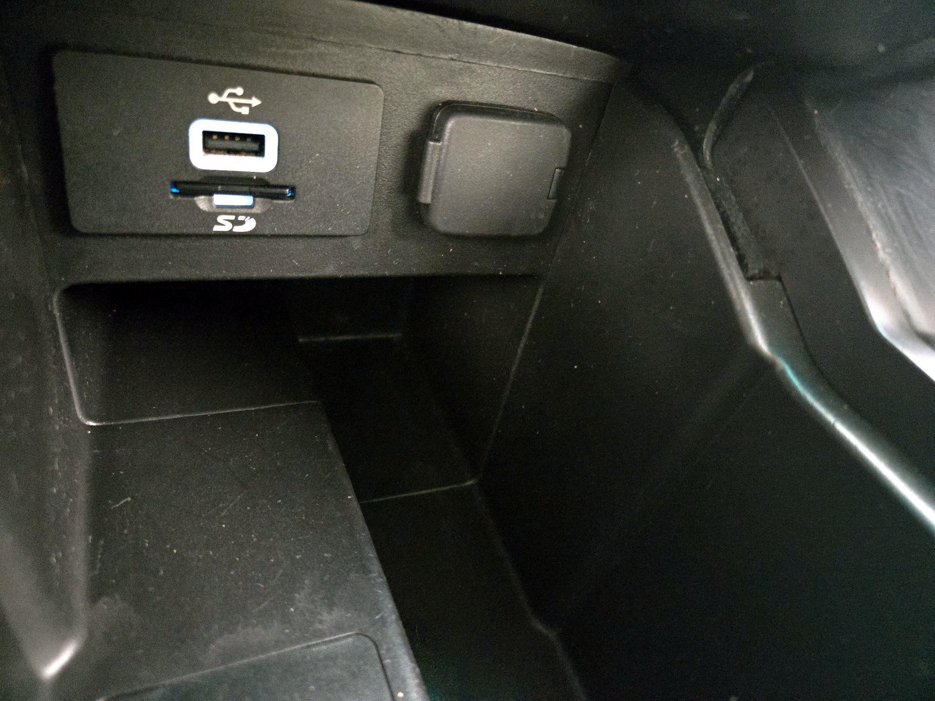 Thumbnail: 2016 Ford Explorer - 19