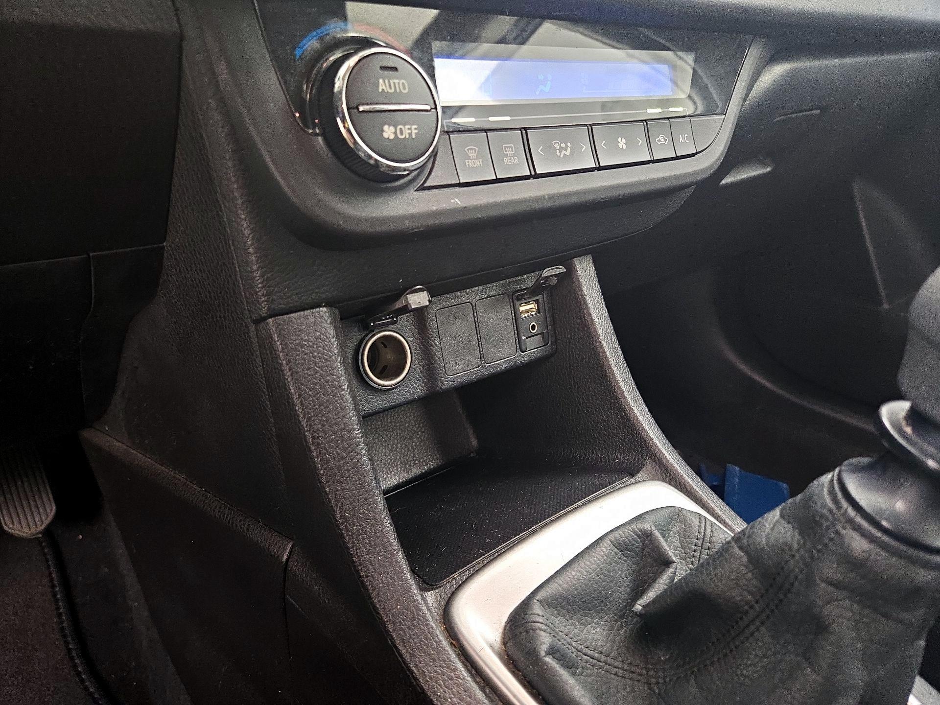 Thumbnail: 2014 Toyota Corolla - 19