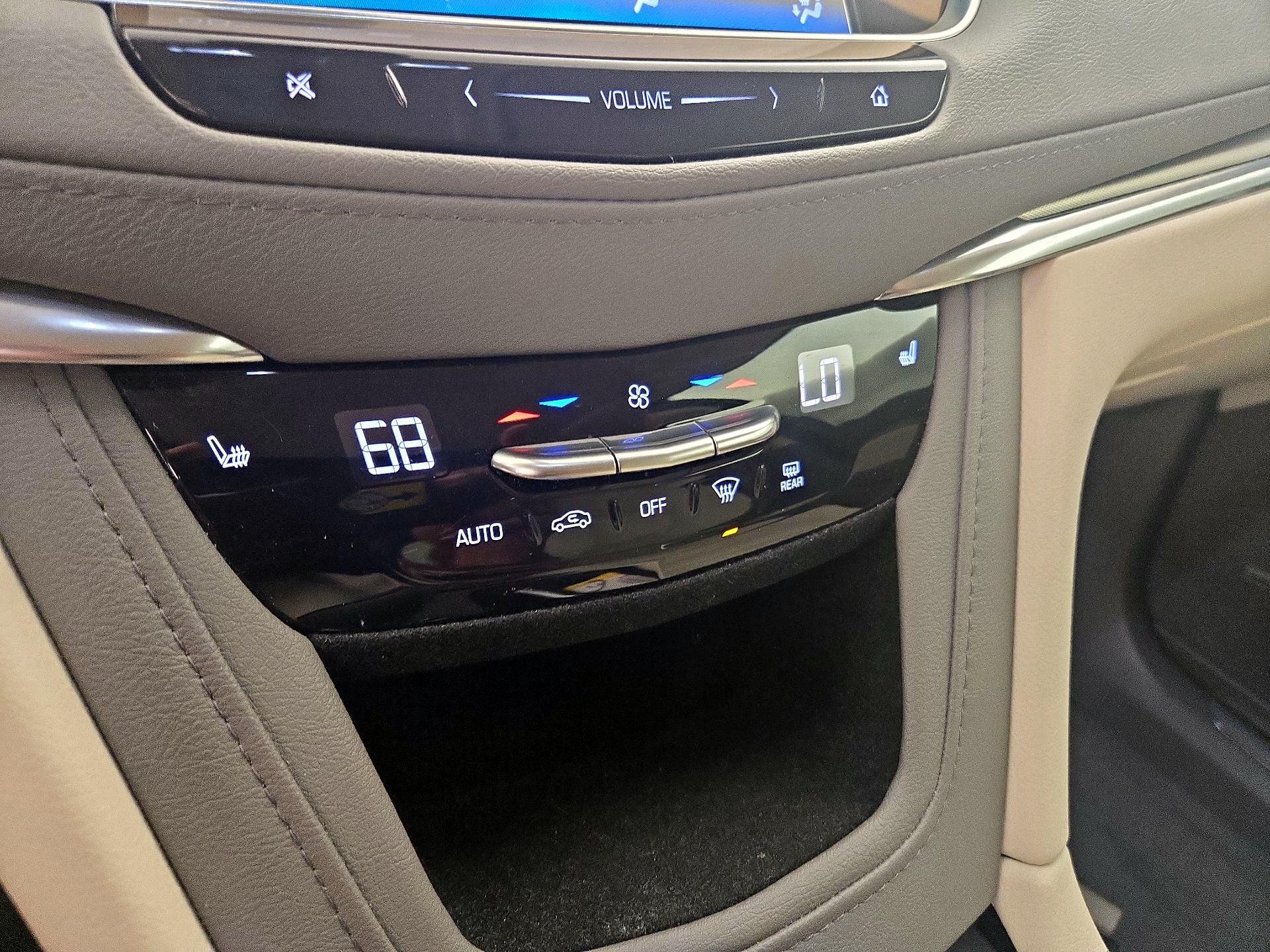Thumbnail: 2019 Cadillac XT5 - 17
