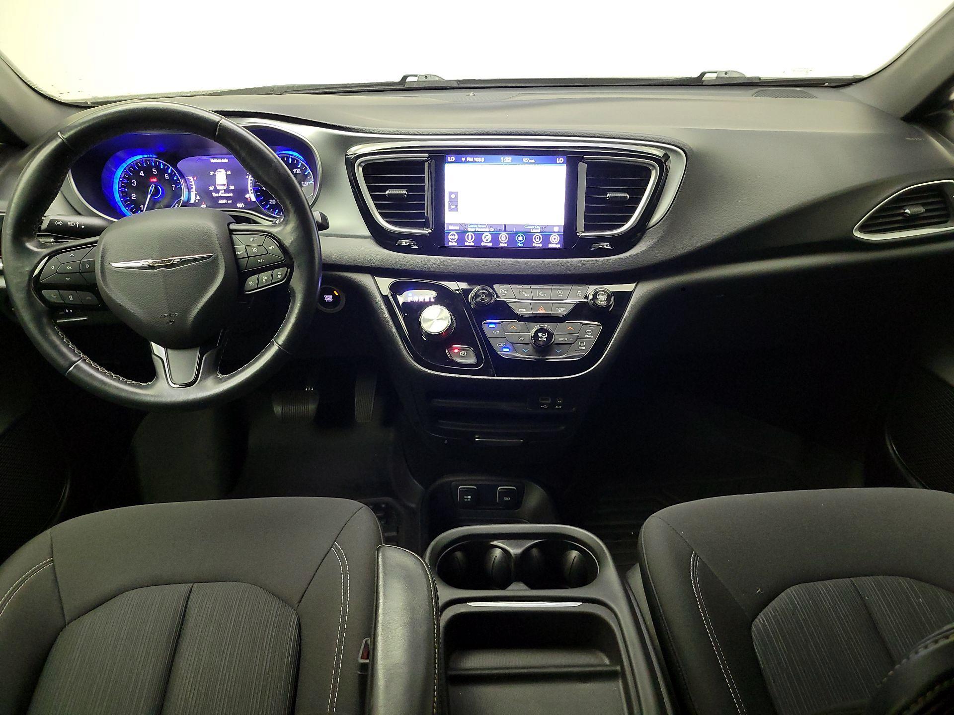 Thumbnail: 2019 Chrysler Pacifica - 9