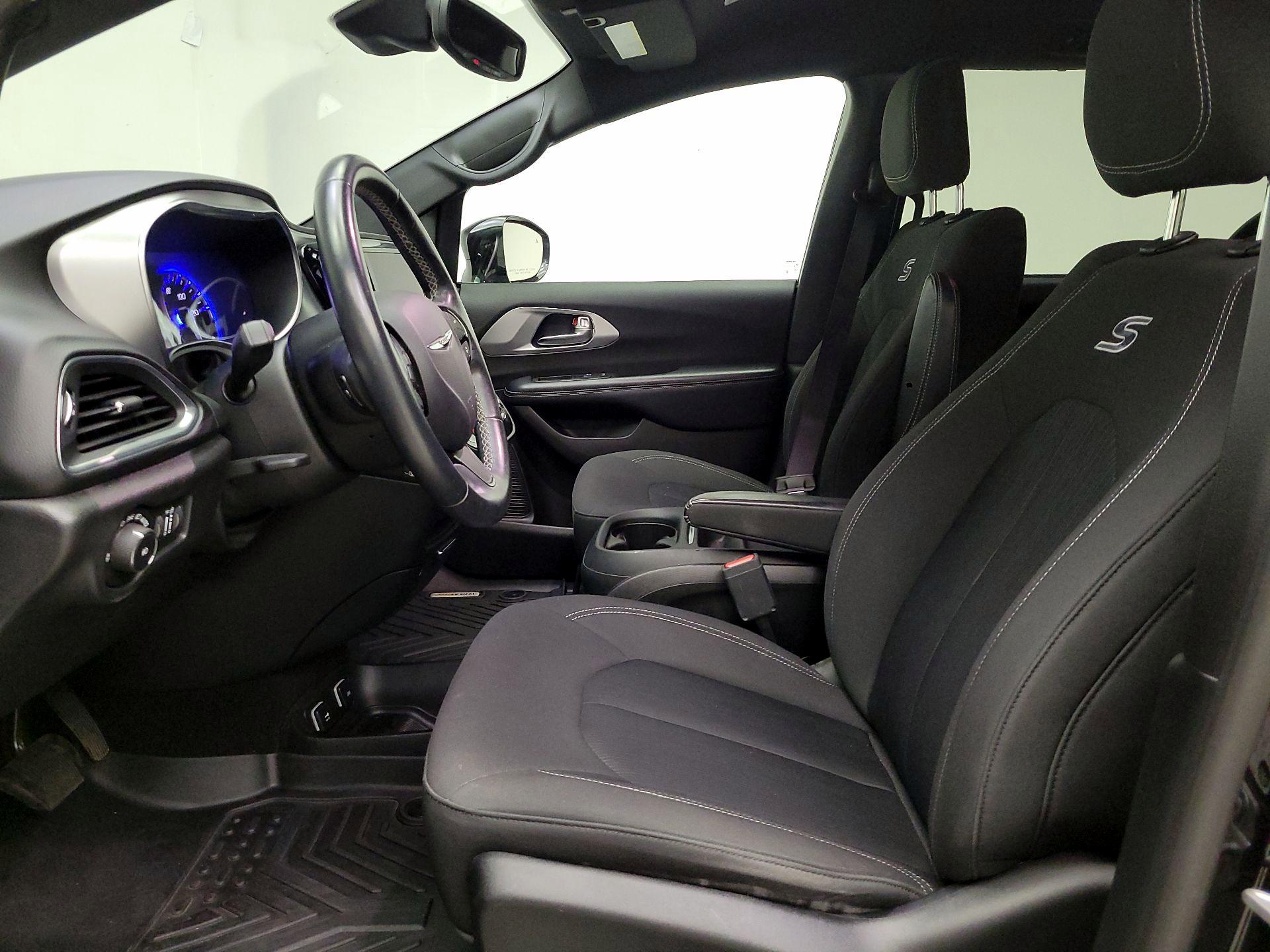 Thumbnail: 2019 Chrysler Pacifica - 11