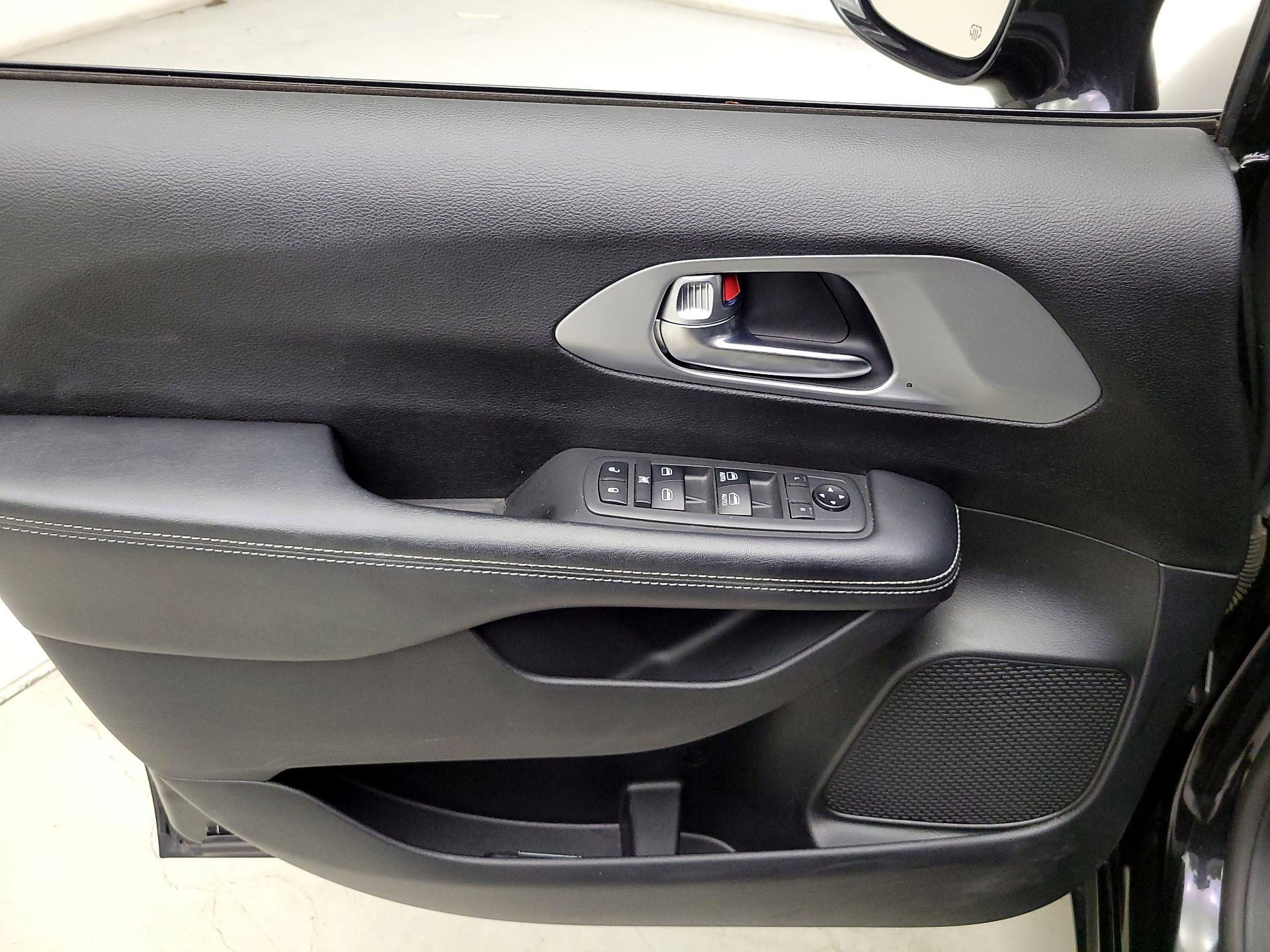 Thumbnail: 2019 Chrysler Pacifica - 12