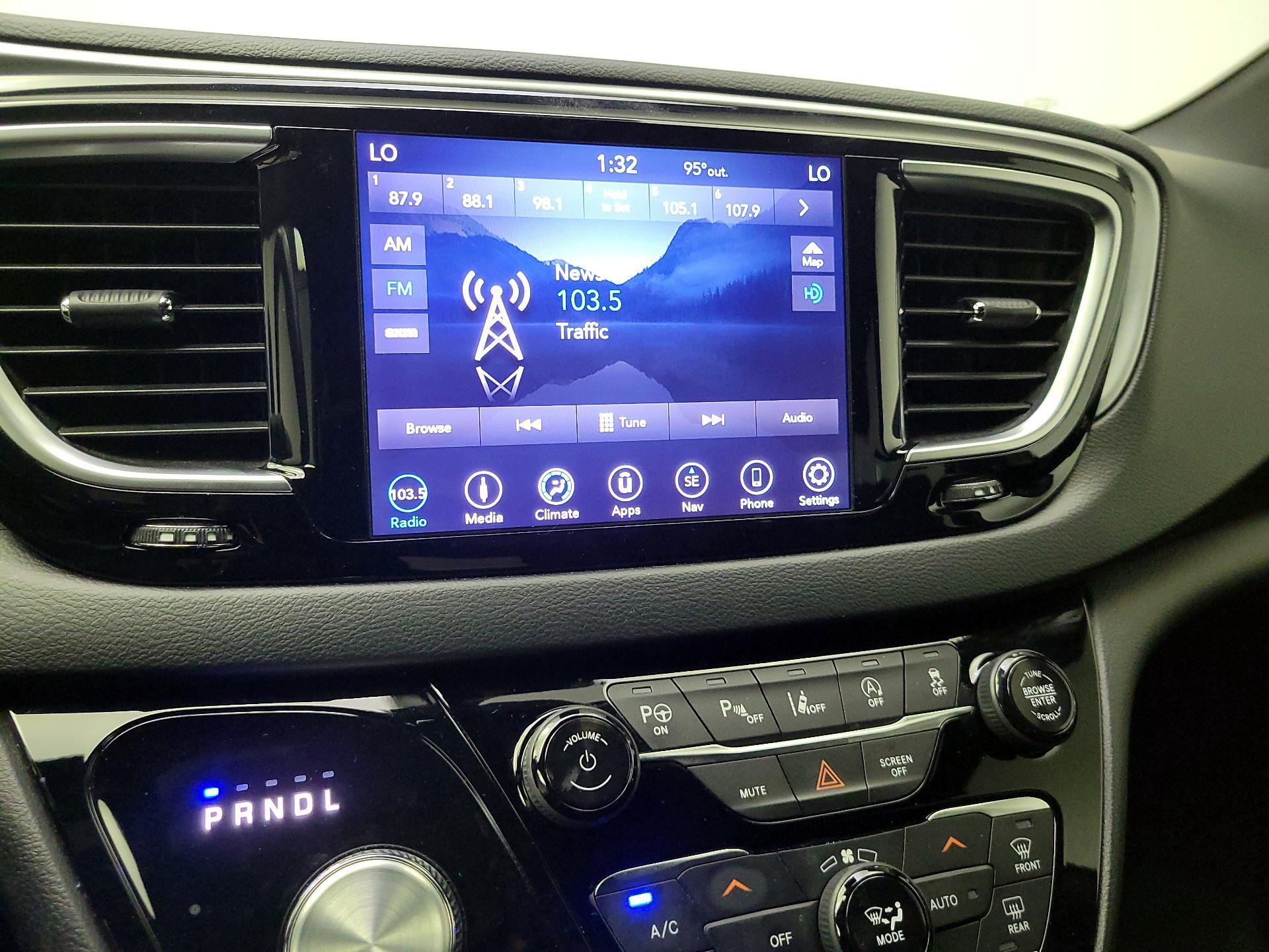 Thumbnail: 2019 Chrysler Pacifica - 16