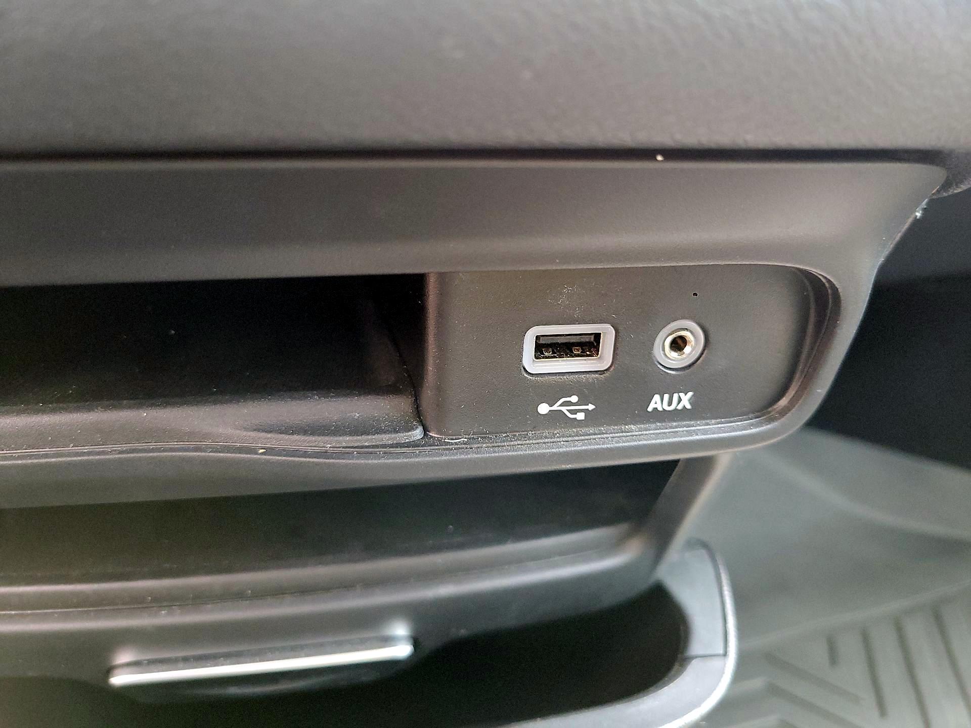 Thumbnail: 2019 Chrysler Pacifica - 19