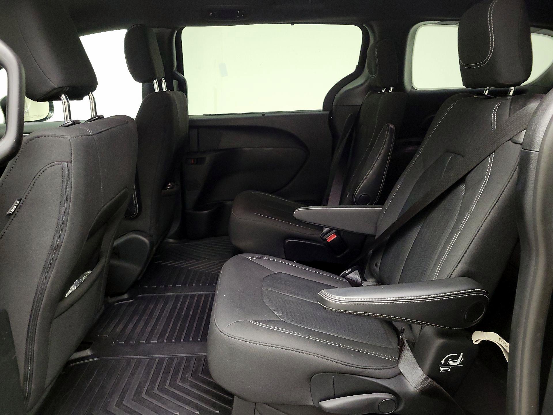 Thumbnail: 2019 Chrysler Pacifica - 20