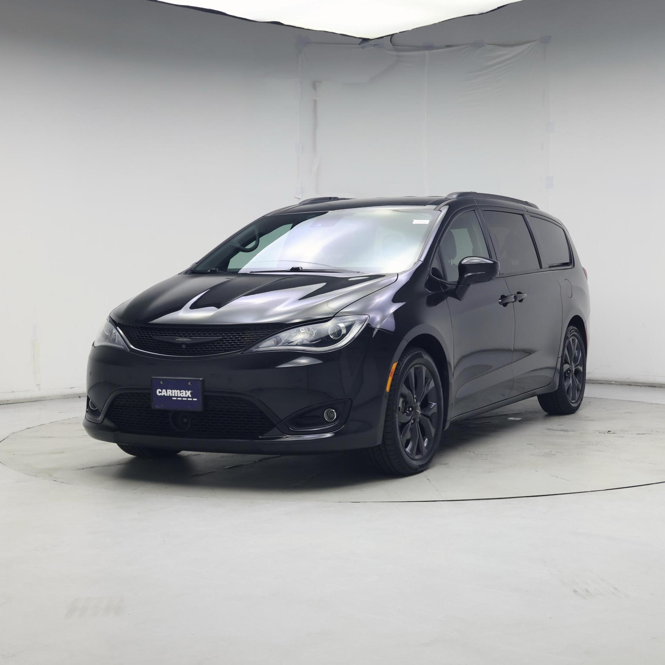 Thumbnail: 2019 Chrysler Pacifica - 4