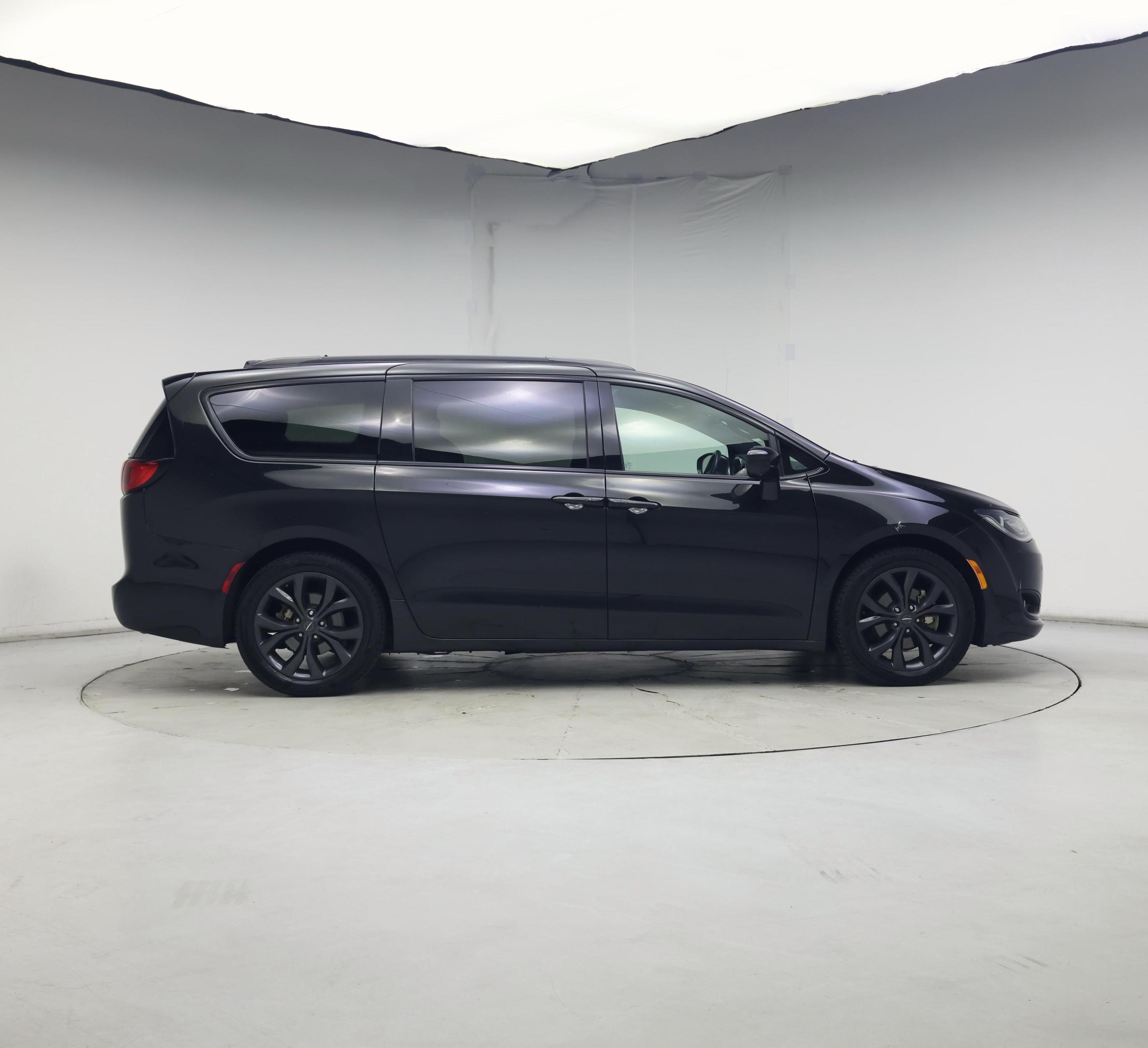 Thumbnail: 2019 Chrysler Pacifica - 7