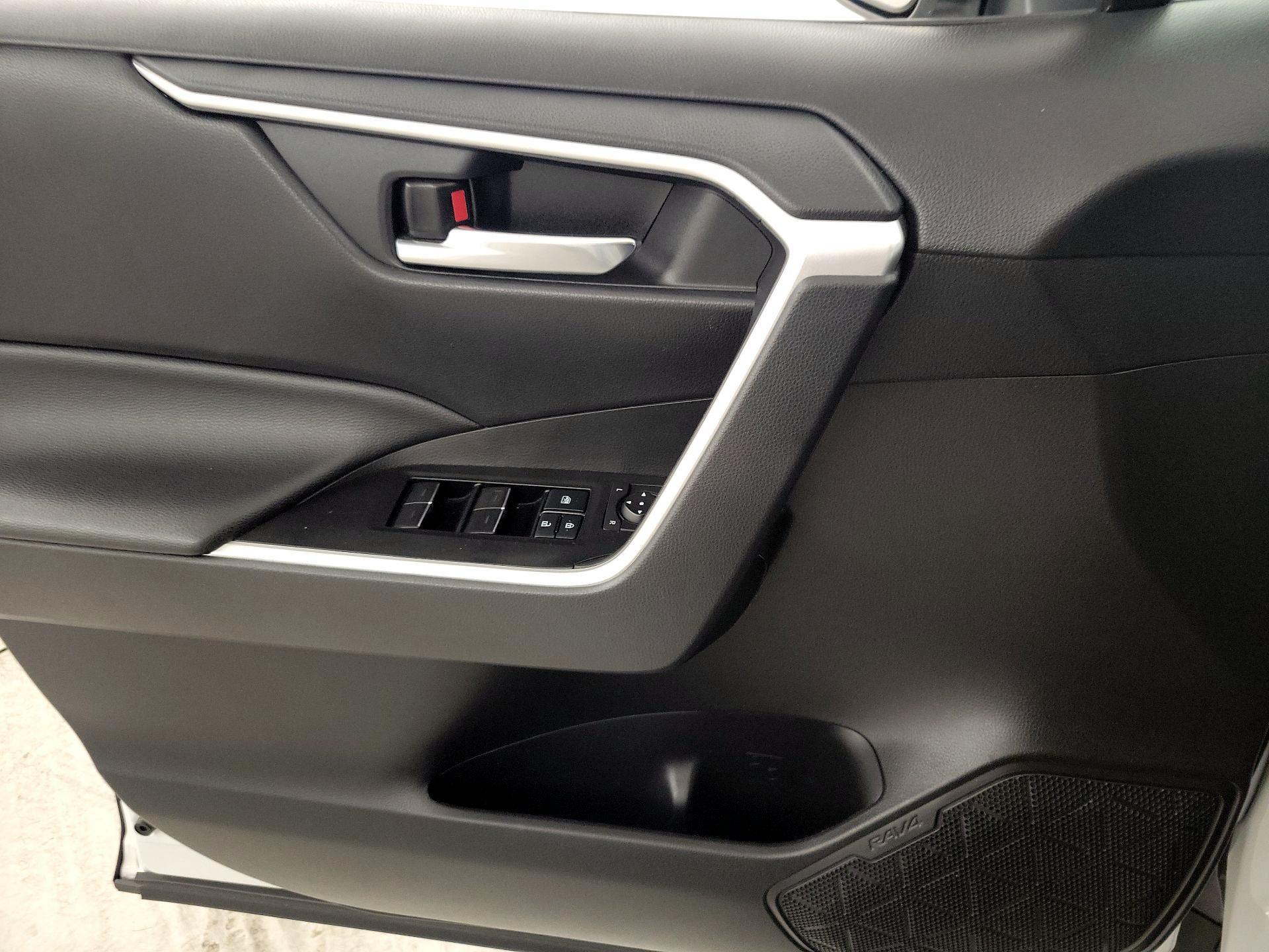 Thumbnail: 2022 Toyota RAV4 - 12