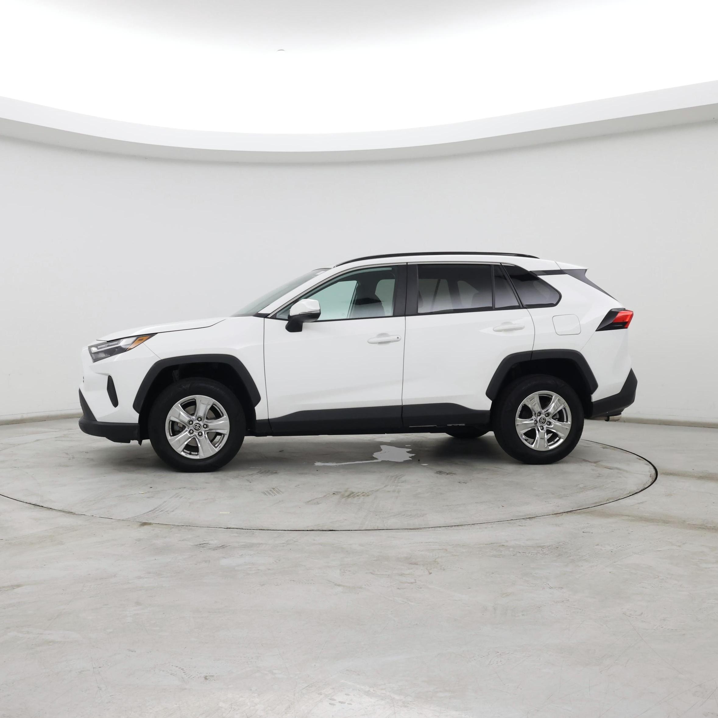 Thumbnail: 2022 Toyota RAV4 - 3