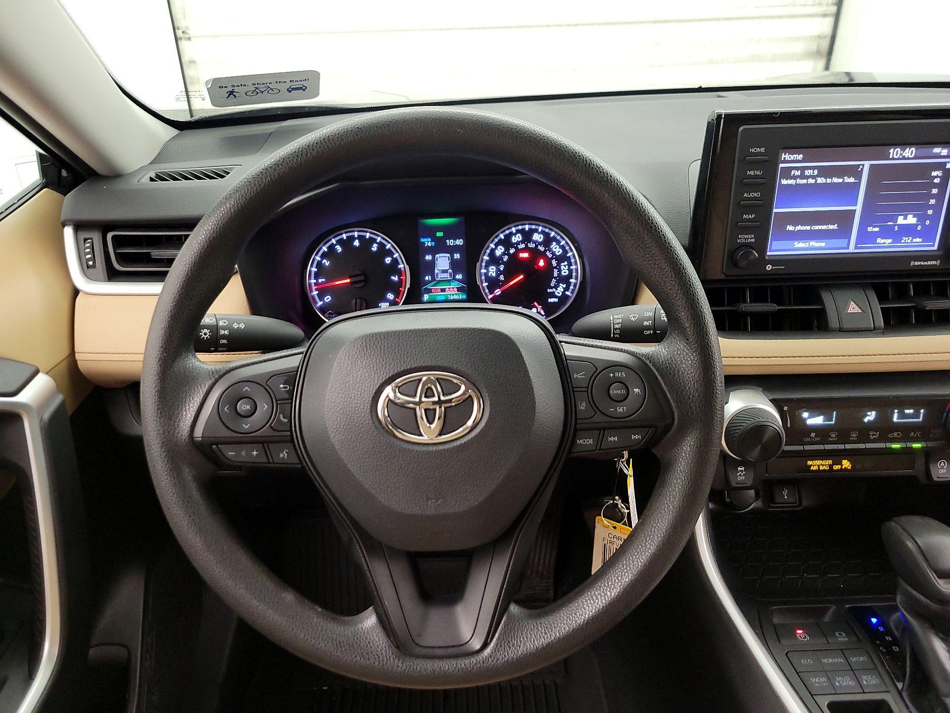 Thumbnail: 2022 Toyota RAV4 - 10