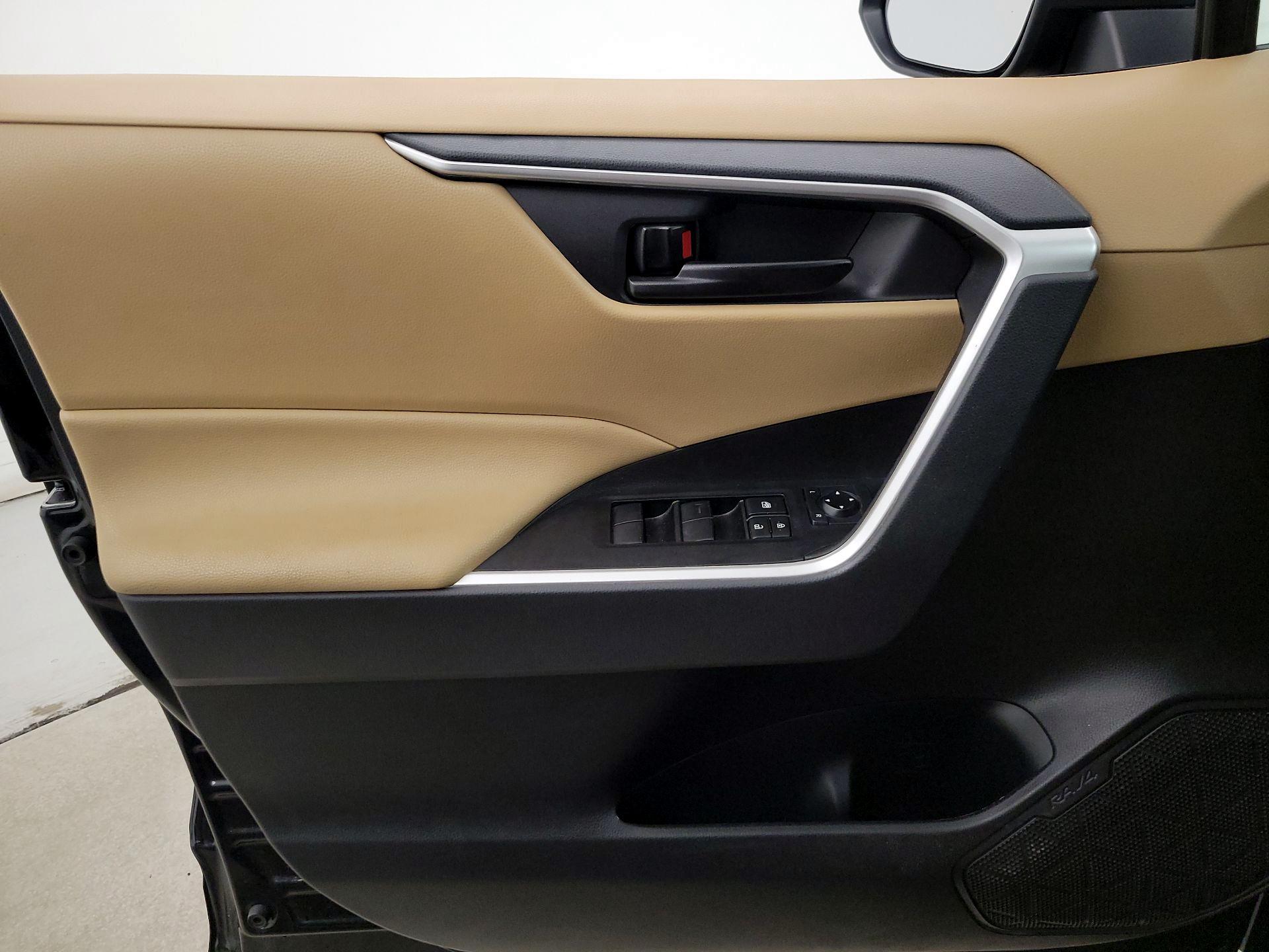 Thumbnail: 2022 Toyota RAV4 - 12