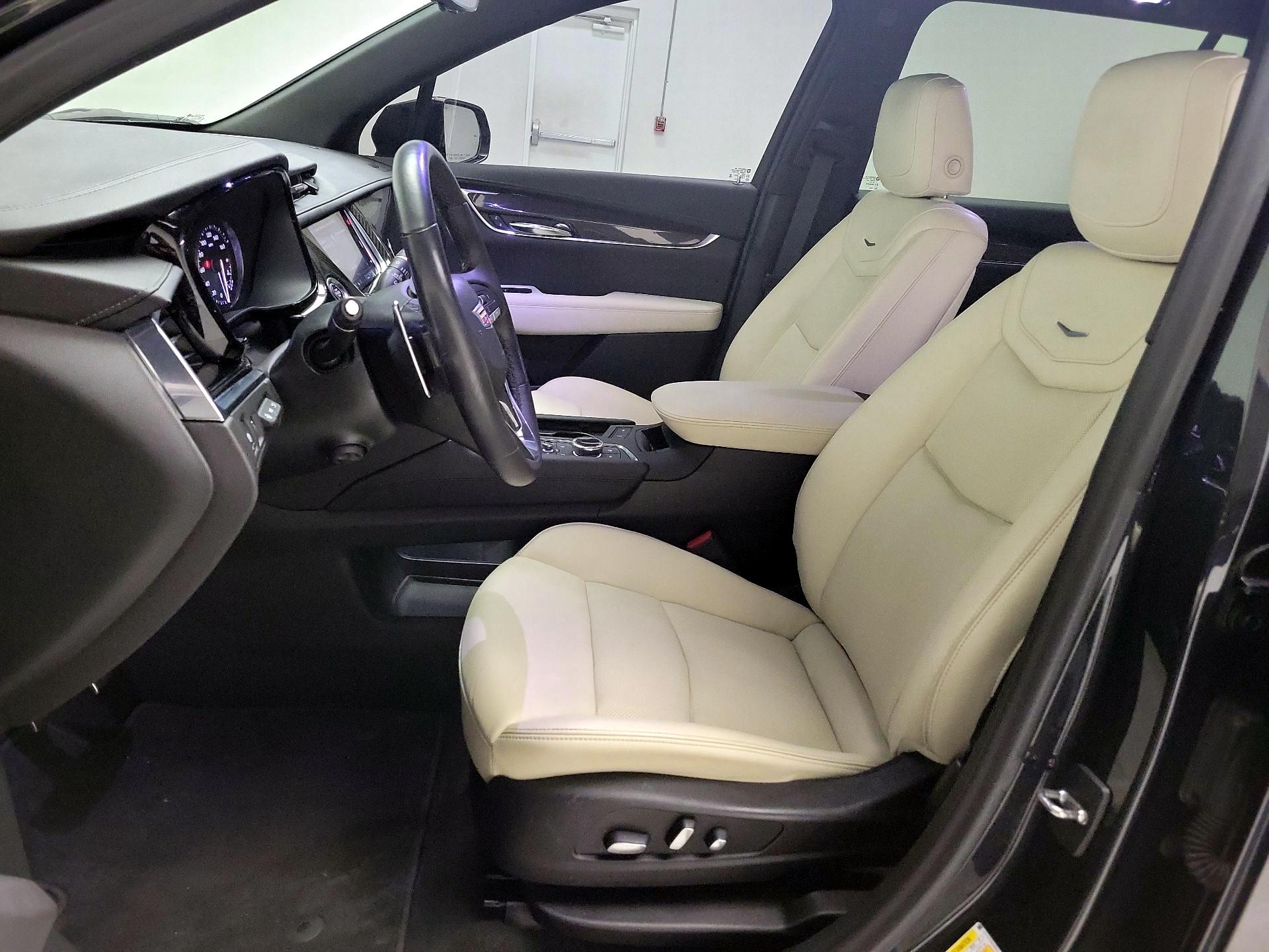 Thumbnail: 2021 Cadillac XT6 - 11