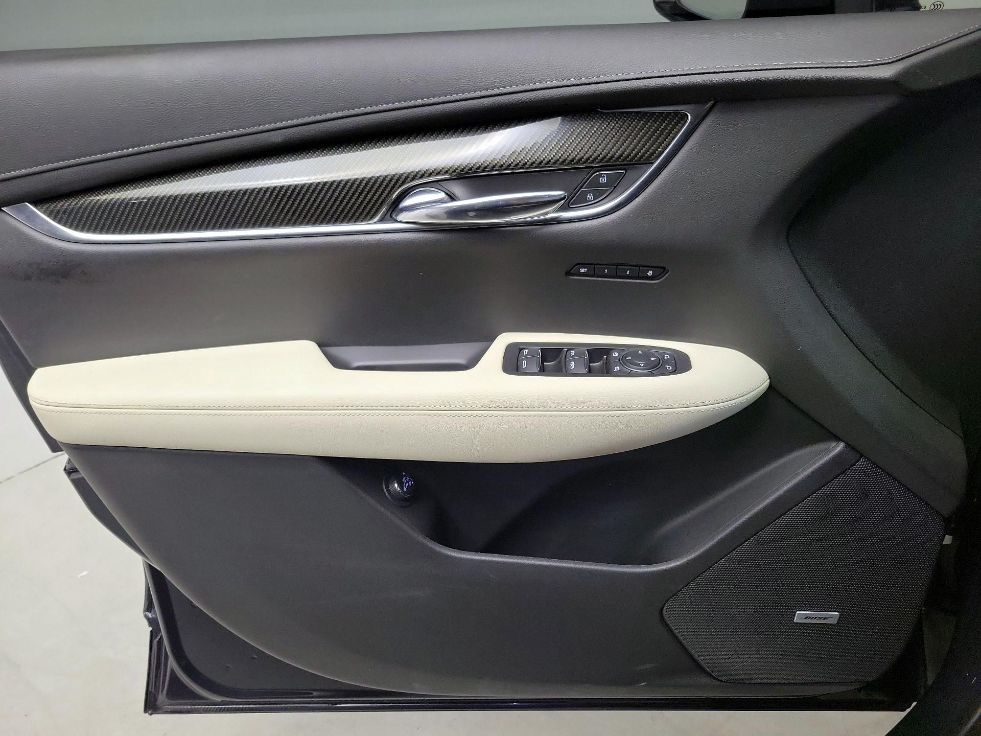 Thumbnail: 2021 Cadillac XT6 - 12
