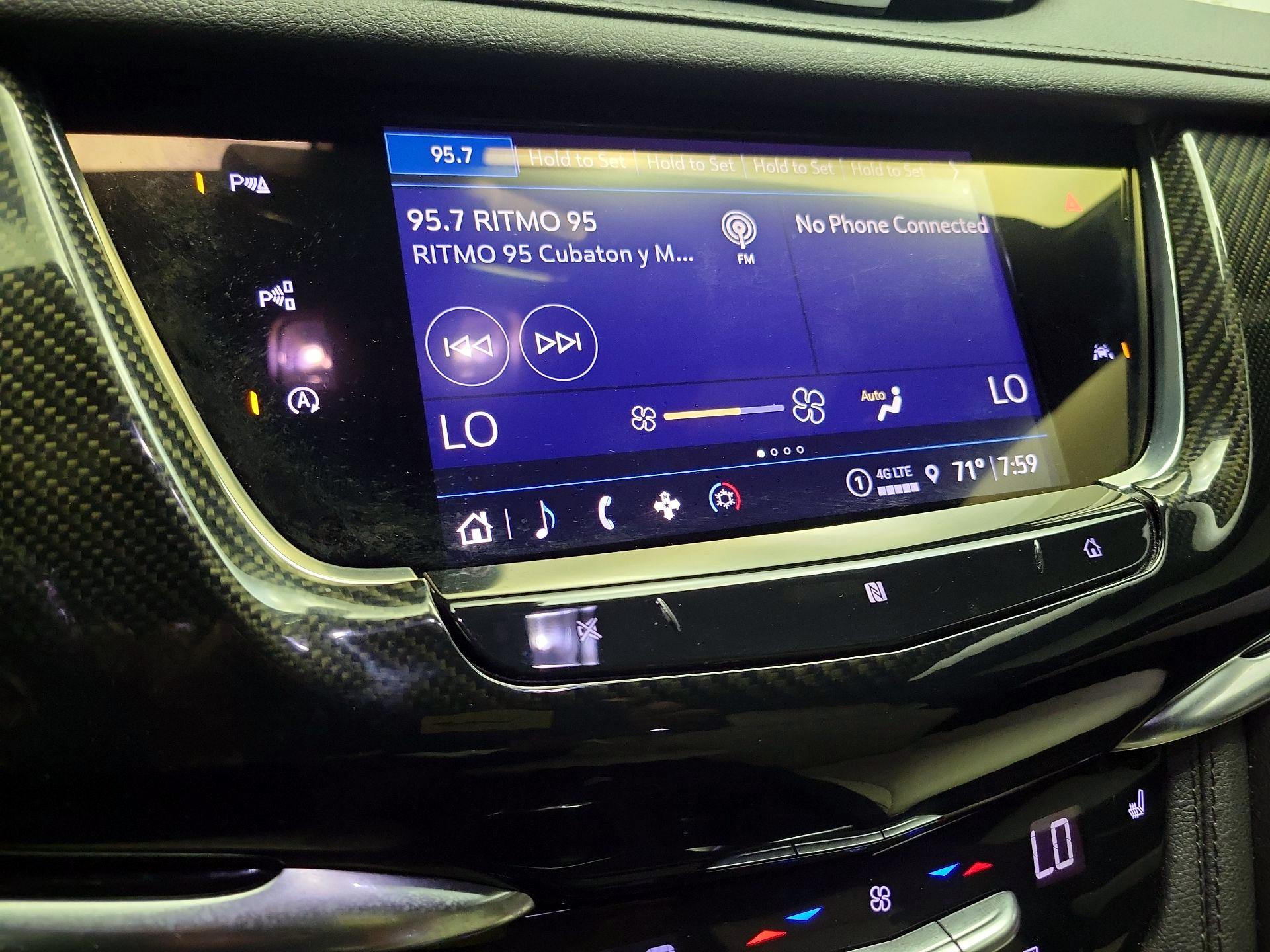 Thumbnail: 2021 Cadillac XT6 - 14
