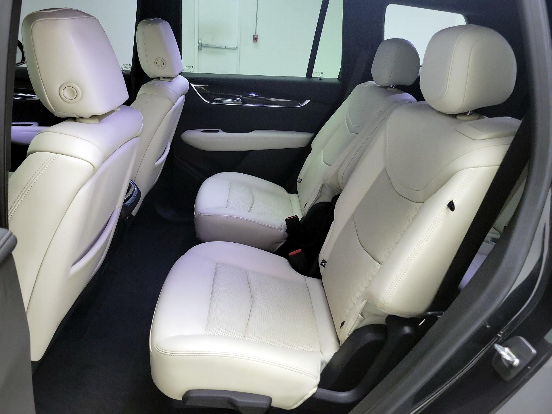 Thumbnail: 2021 Cadillac XT6 - 19