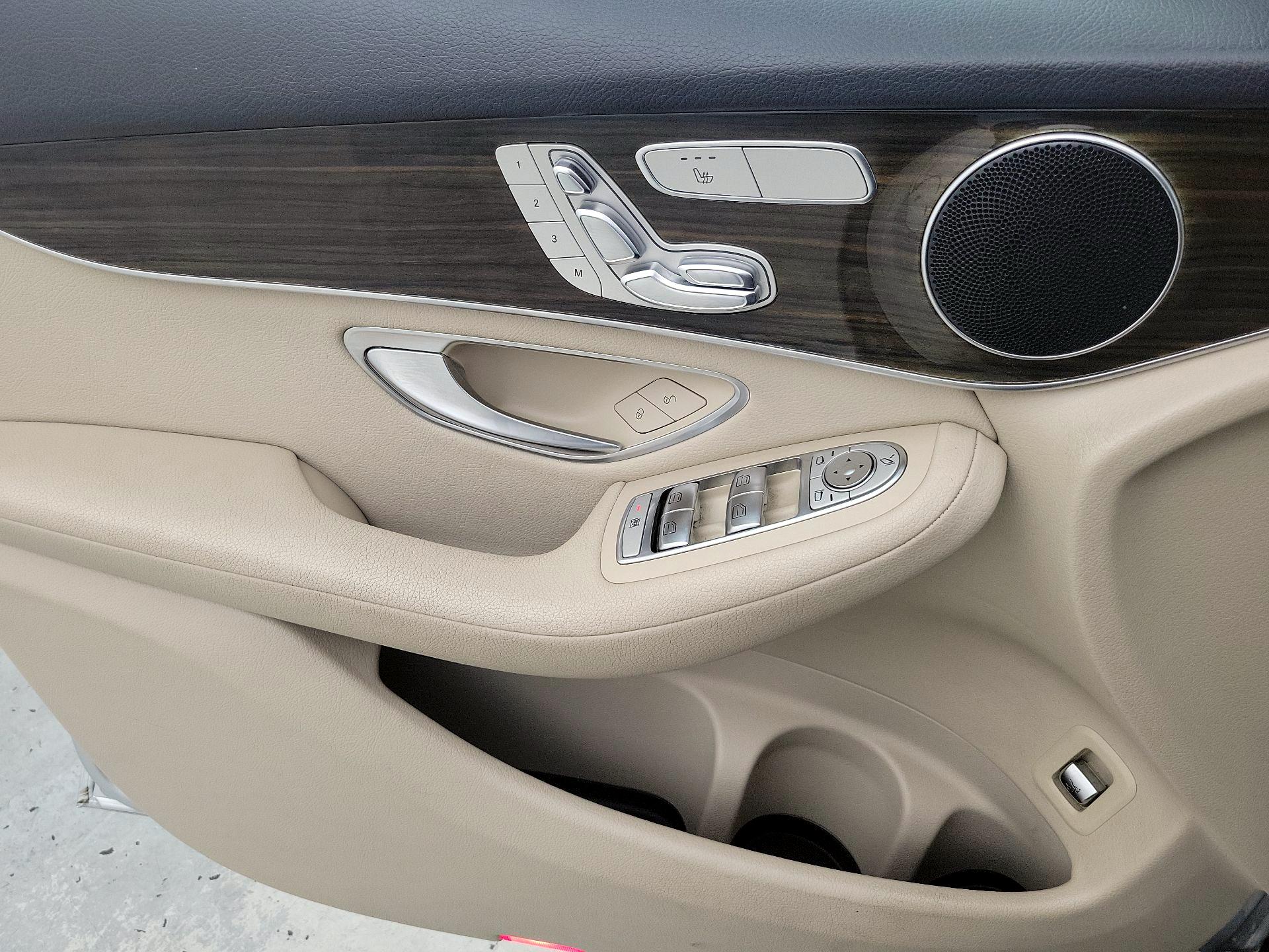 Thumbnail: 2019 Mercedes-Benz GLC - 12