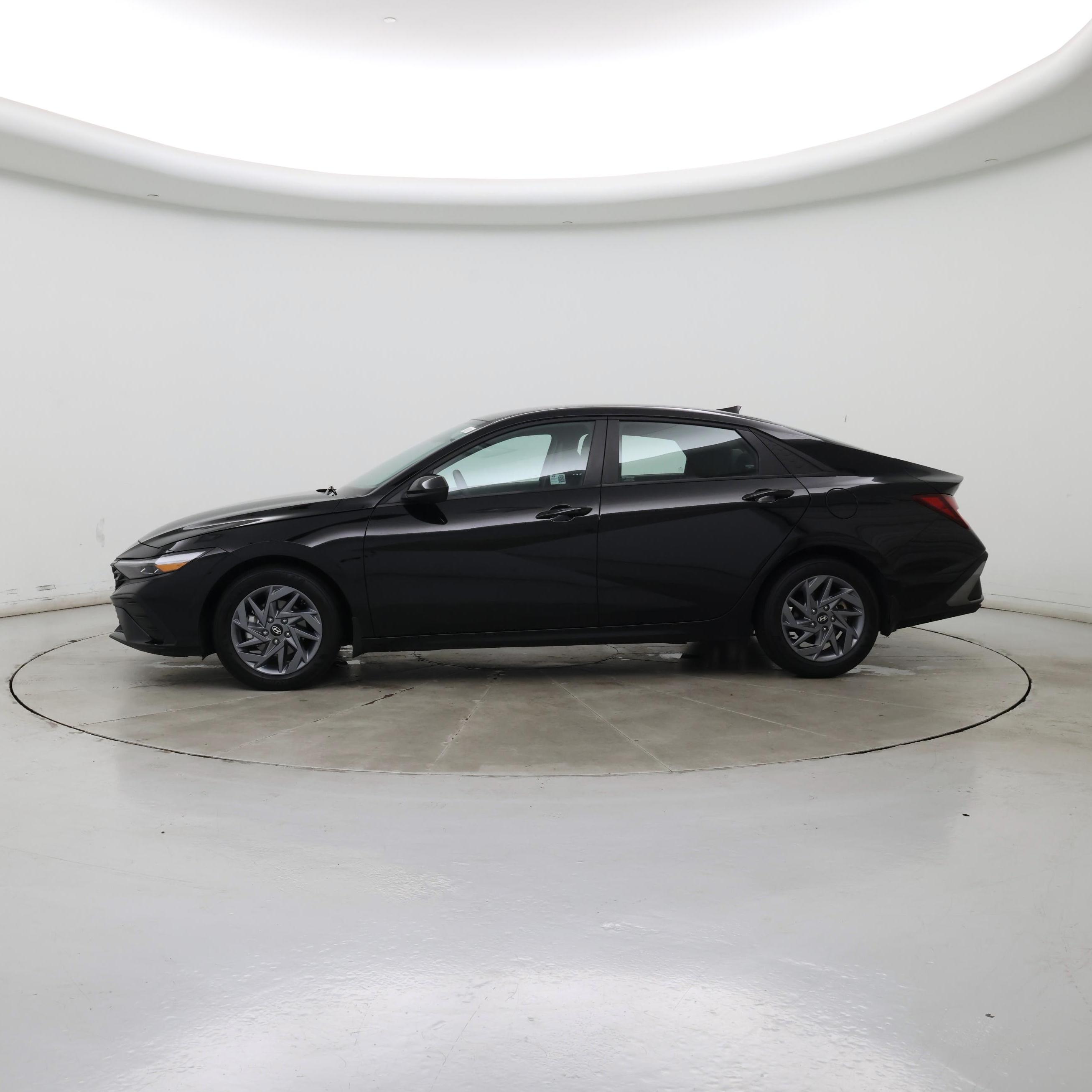 Thumbnail: 2024 Hyundai Elantra - 3