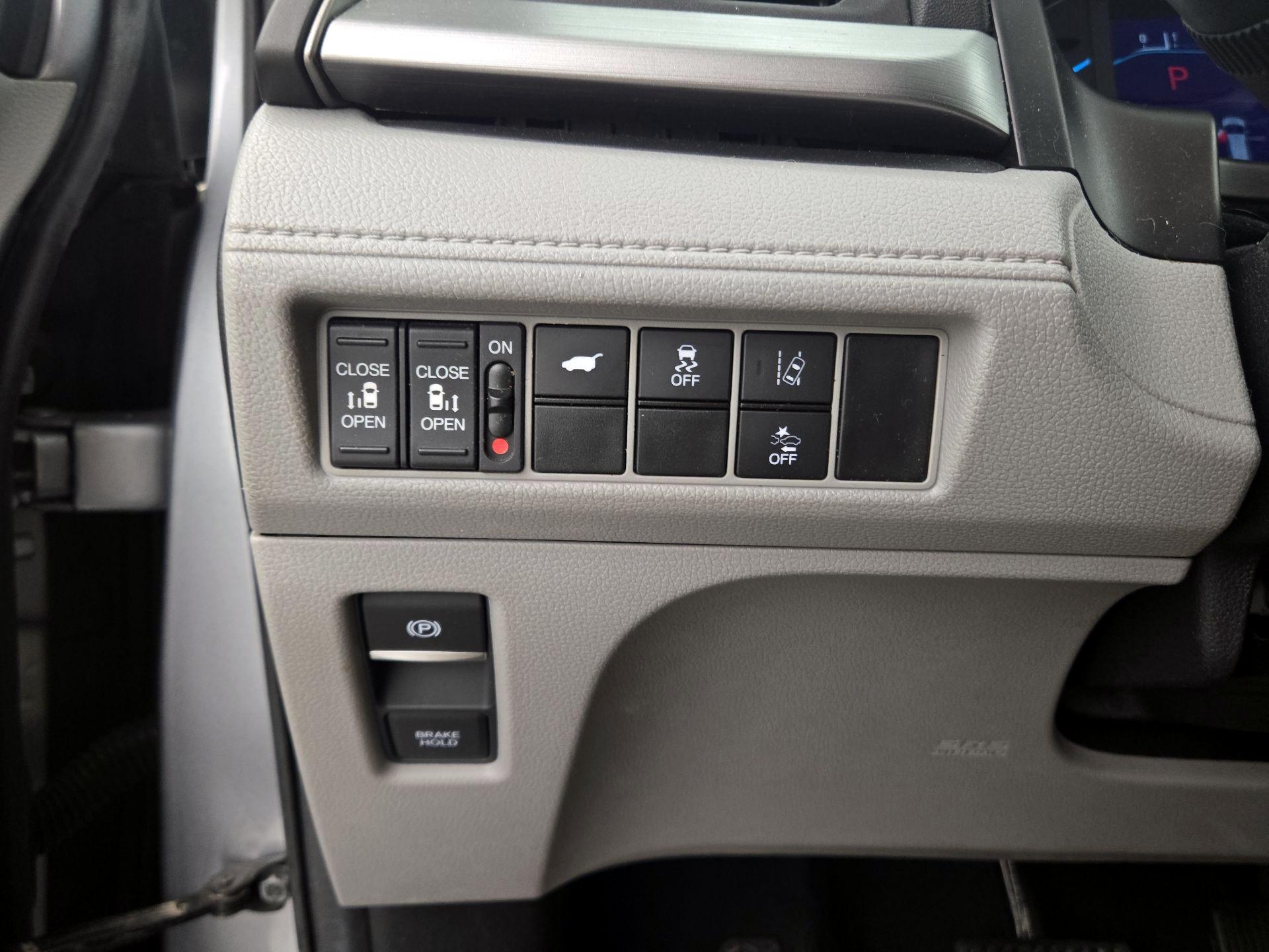 Thumbnail: 2019 Honda Odyssey - 13