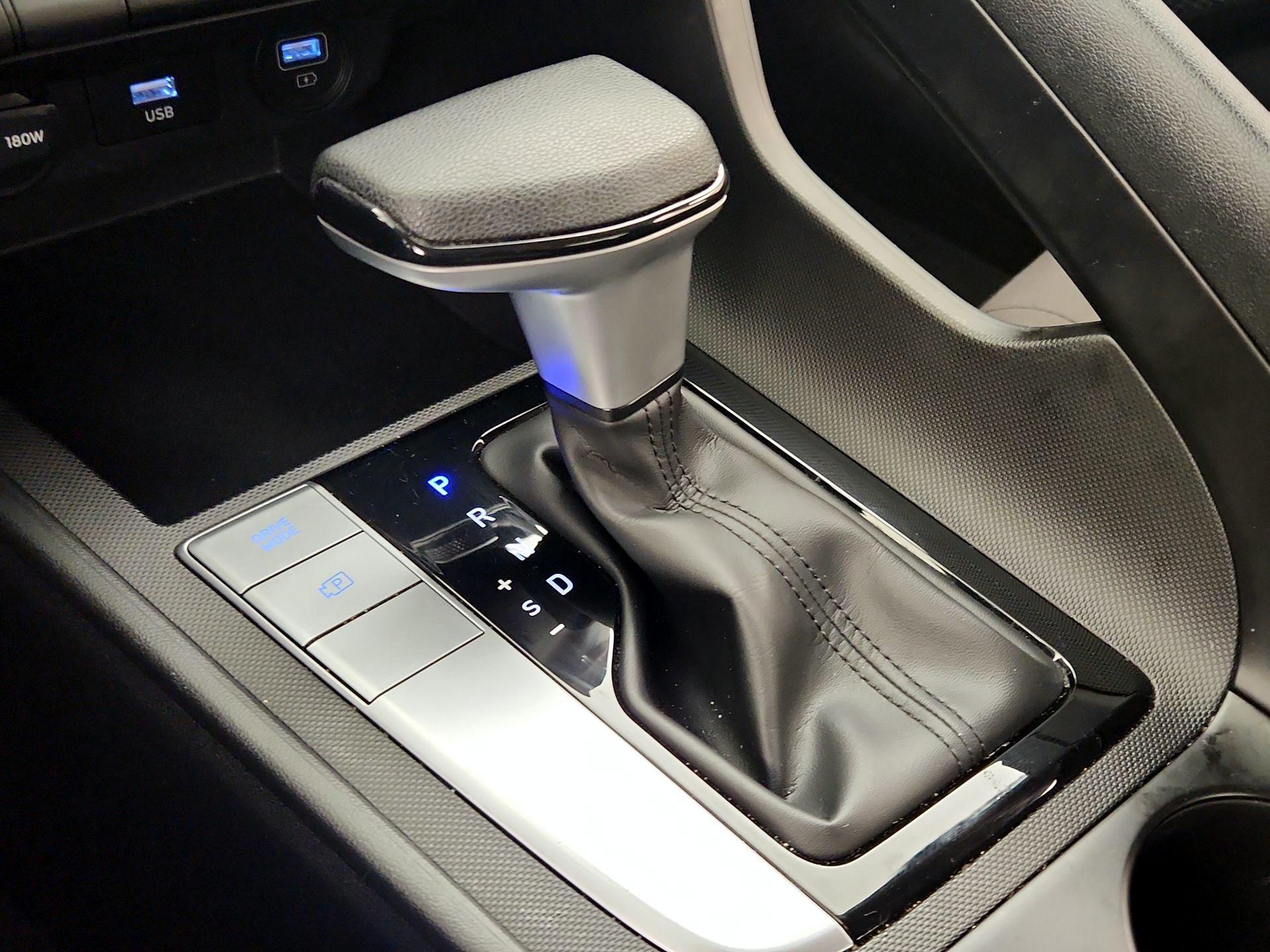 Thumbnail: 2022 Hyundai Elantra - 17