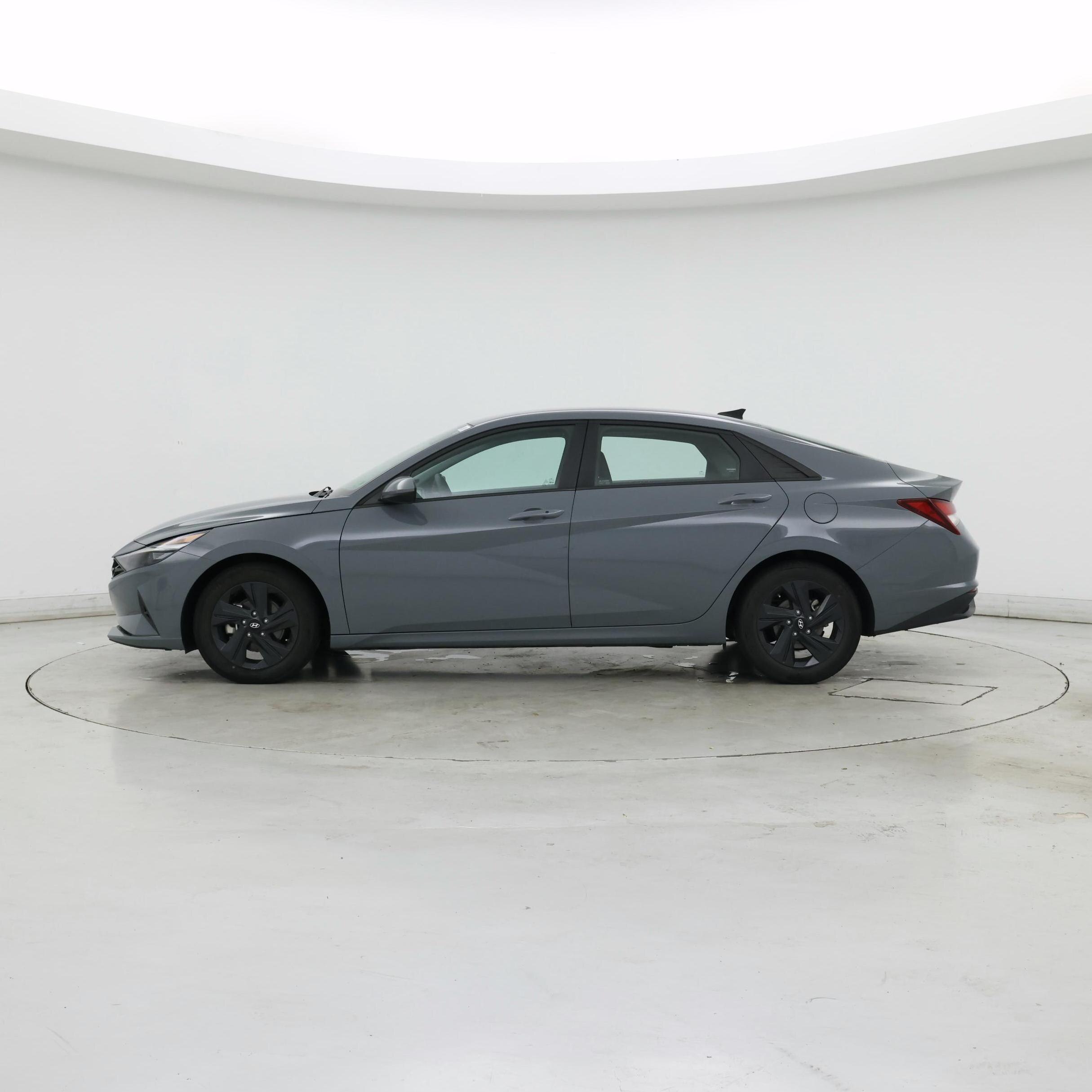 Thumbnail: 2022 Hyundai Elantra - 3