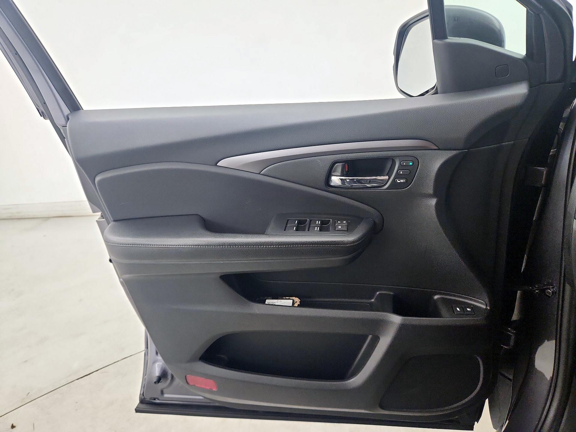 Thumbnail: 2020 Honda Pilot - 12