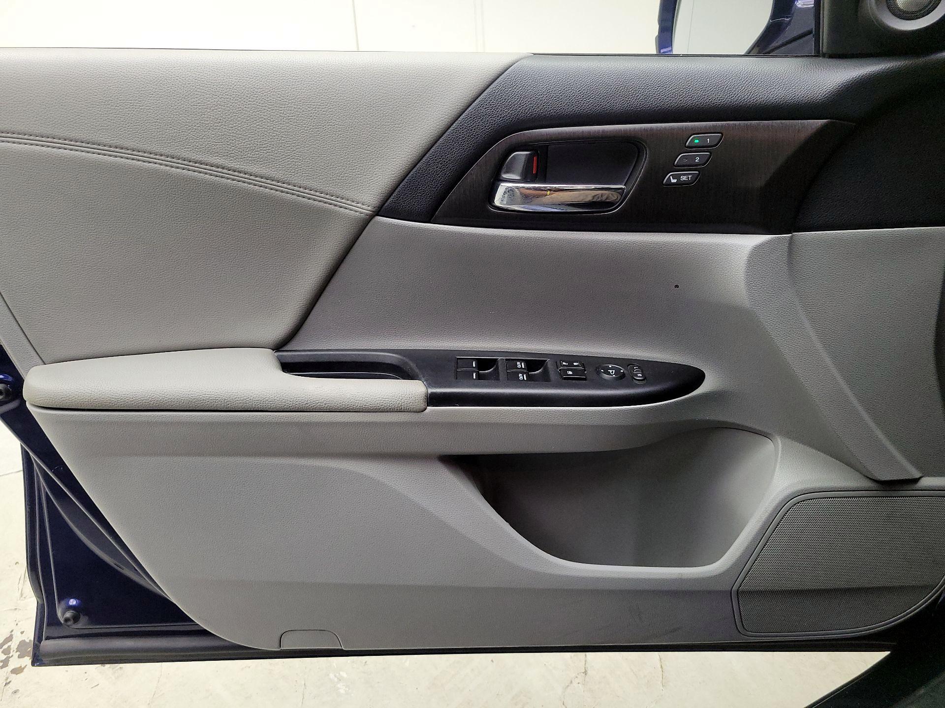 Thumbnail: 2013 Honda Accord - 13