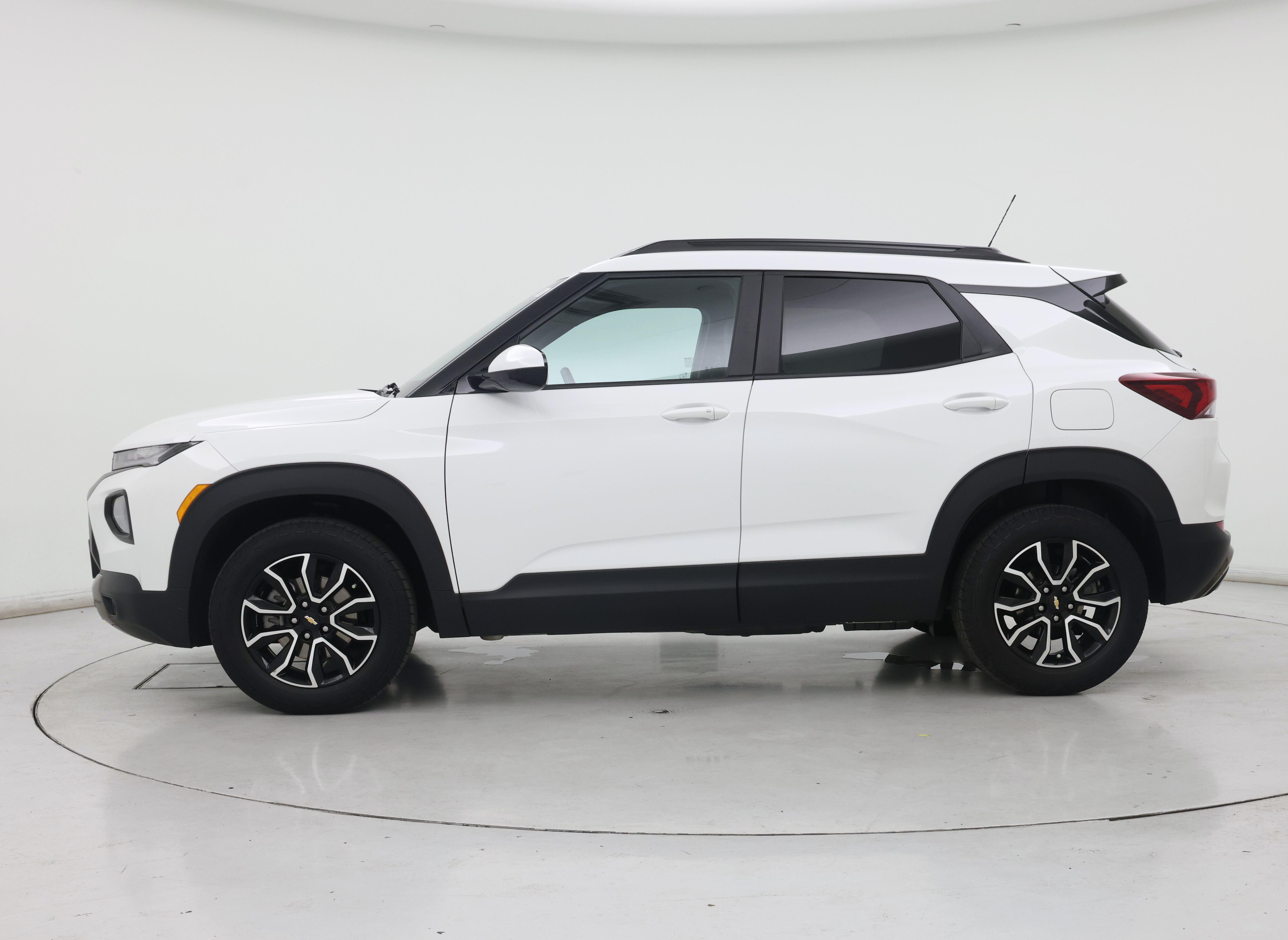 Thumbnail: 2023 Chevrolet TrailBlazer - 3