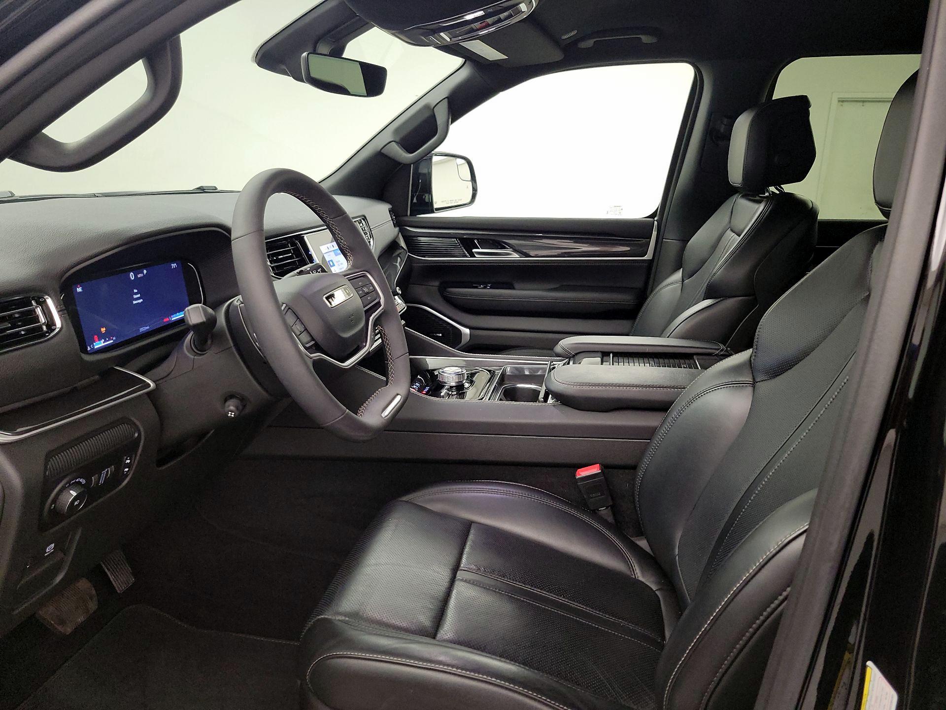 Thumbnail: 2022 Jeep Wagoneer - 11