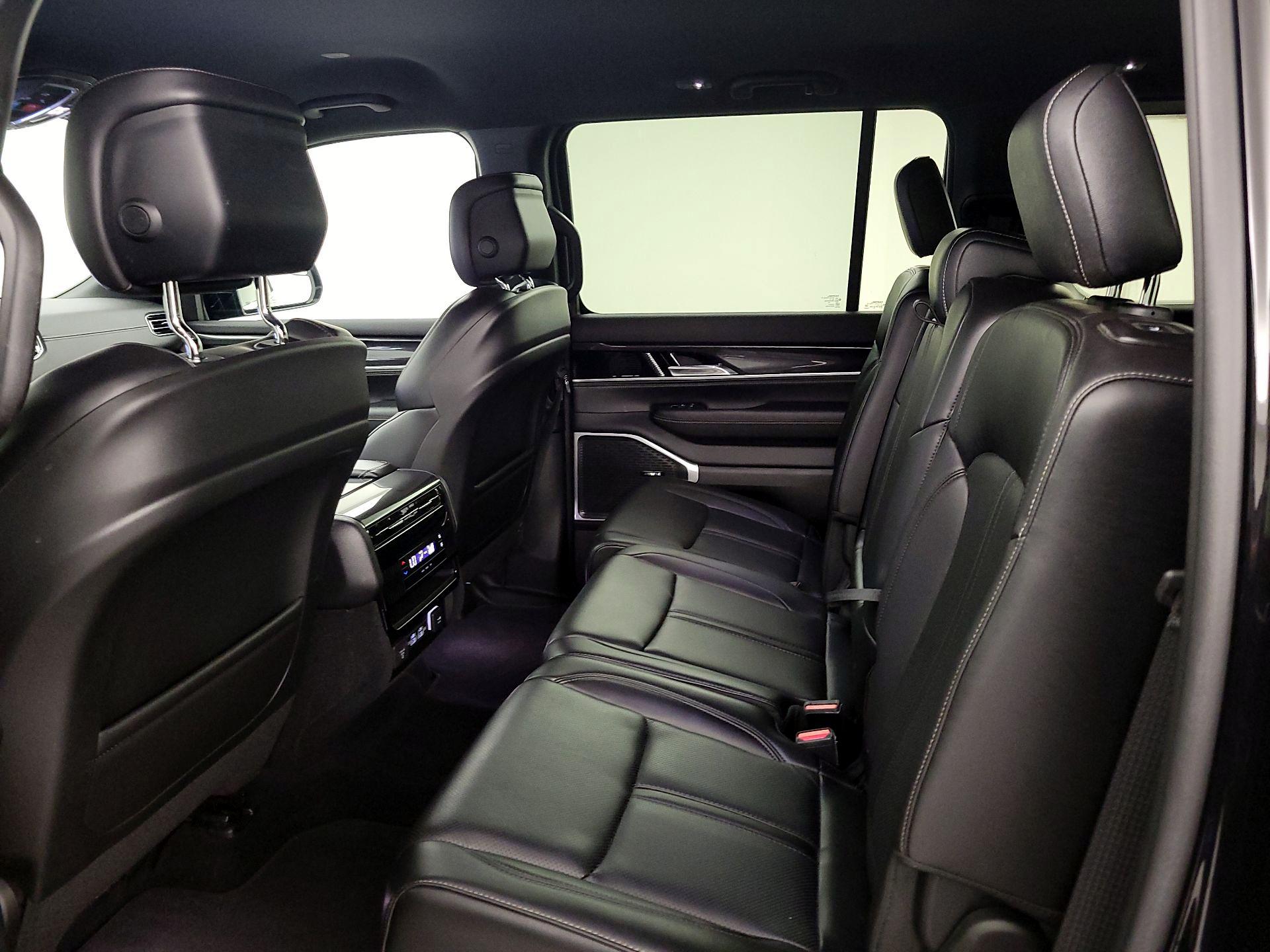 Thumbnail: 2022 Jeep Wagoneer - 20