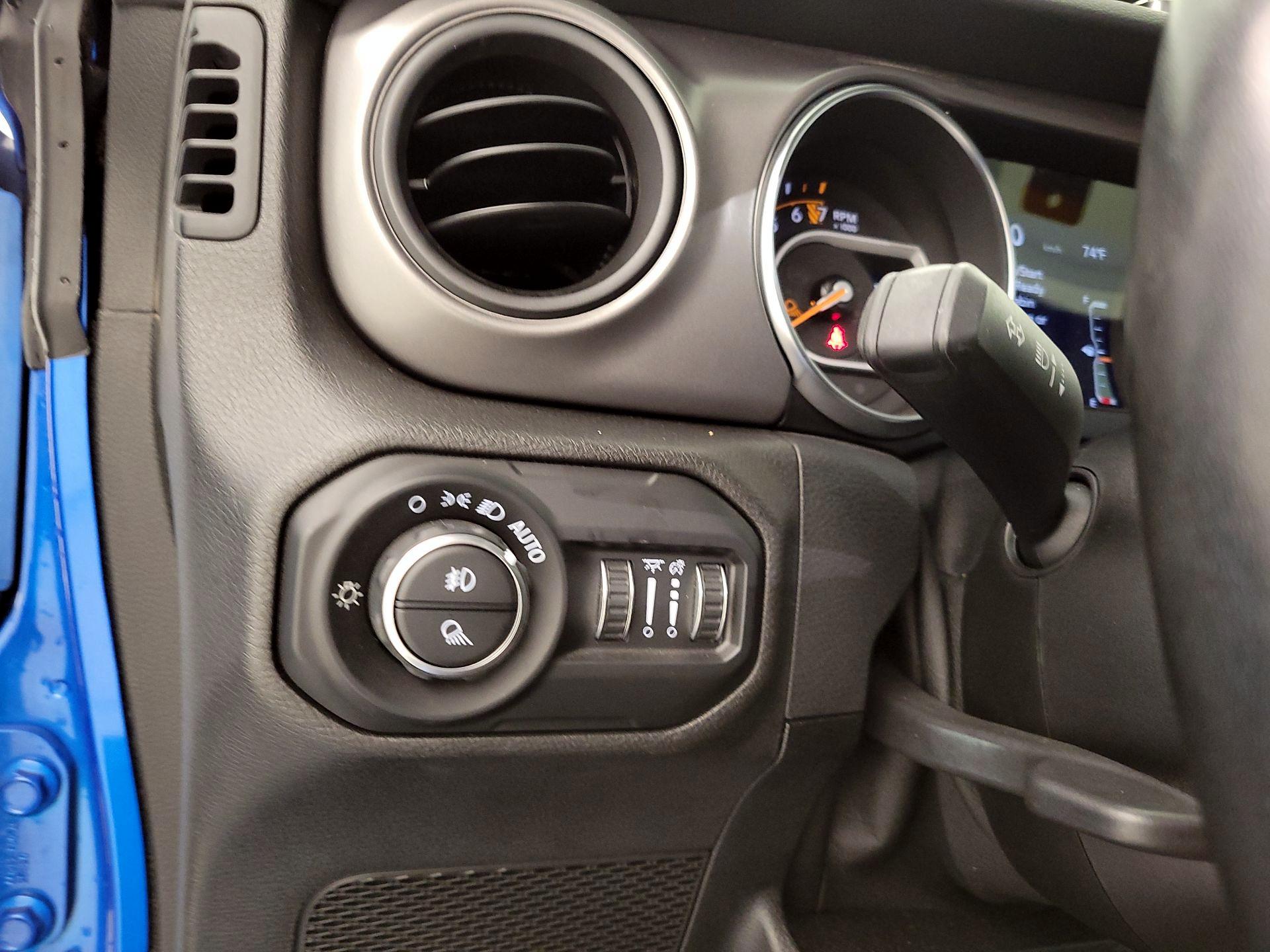 Thumbnail: 2021 Jeep Gladiator - 13