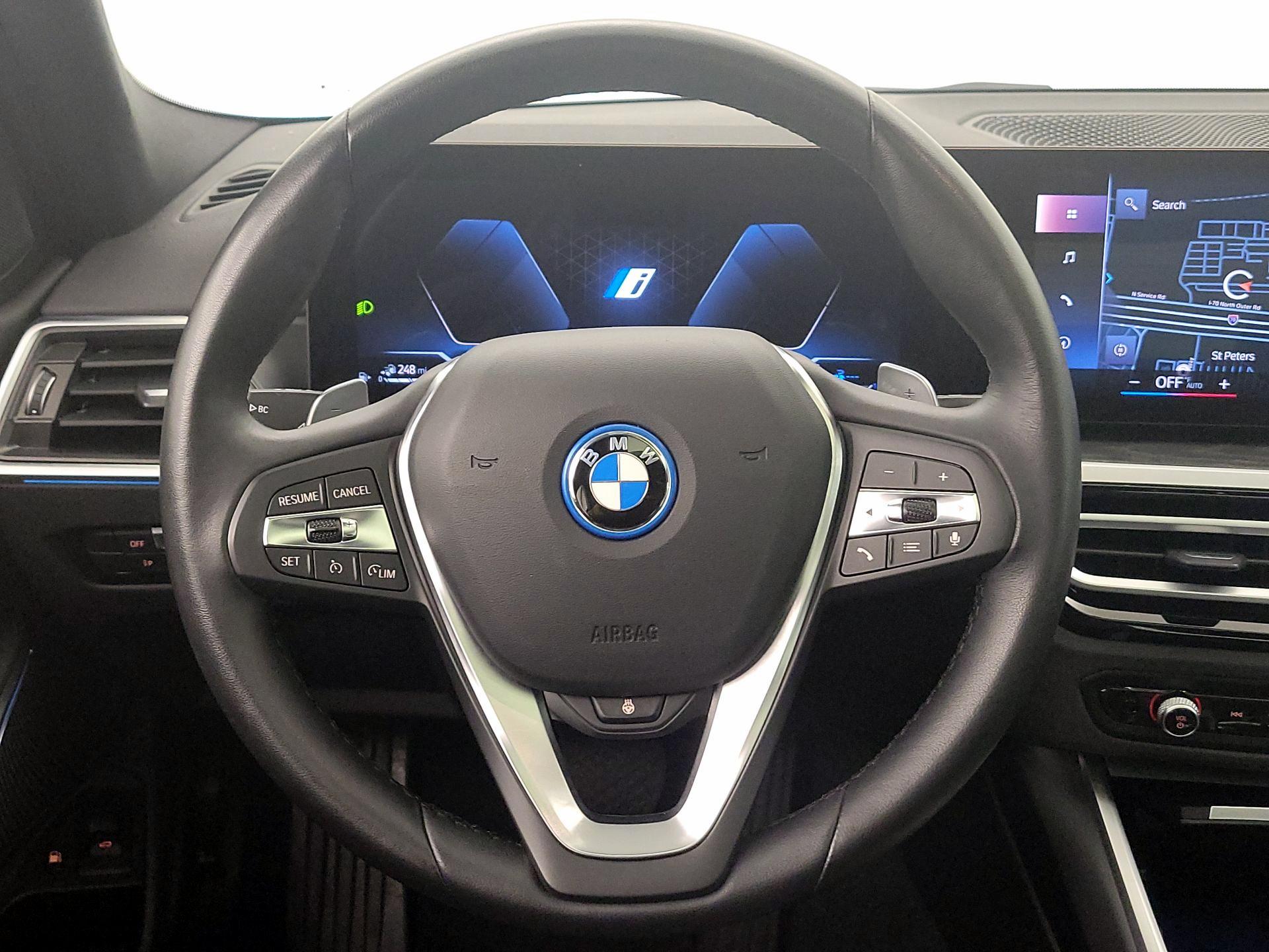 Thumbnail: 2024 BMW 3 Series - 10