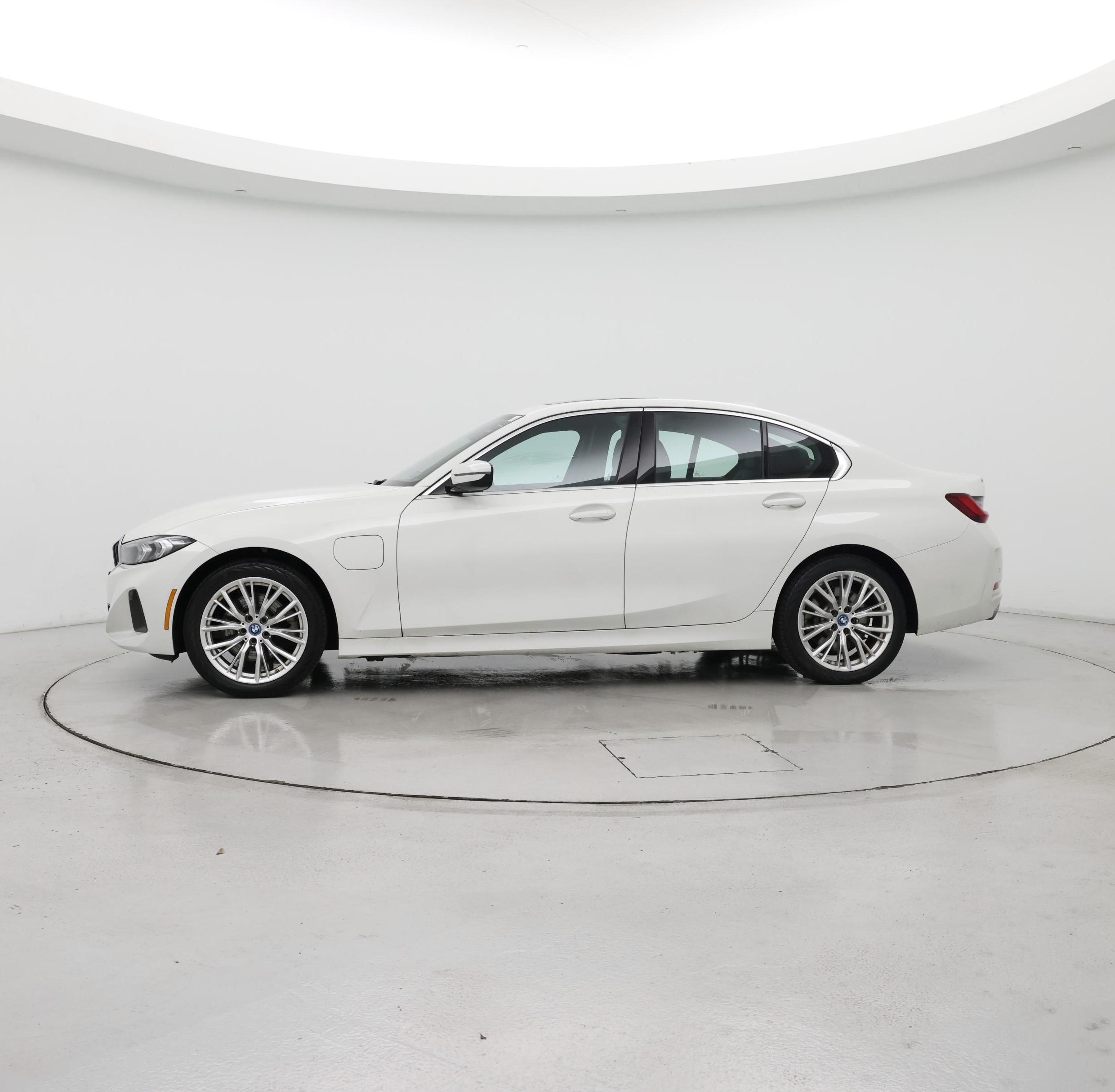 Thumbnail: 2024 BMW 3 Series - 3