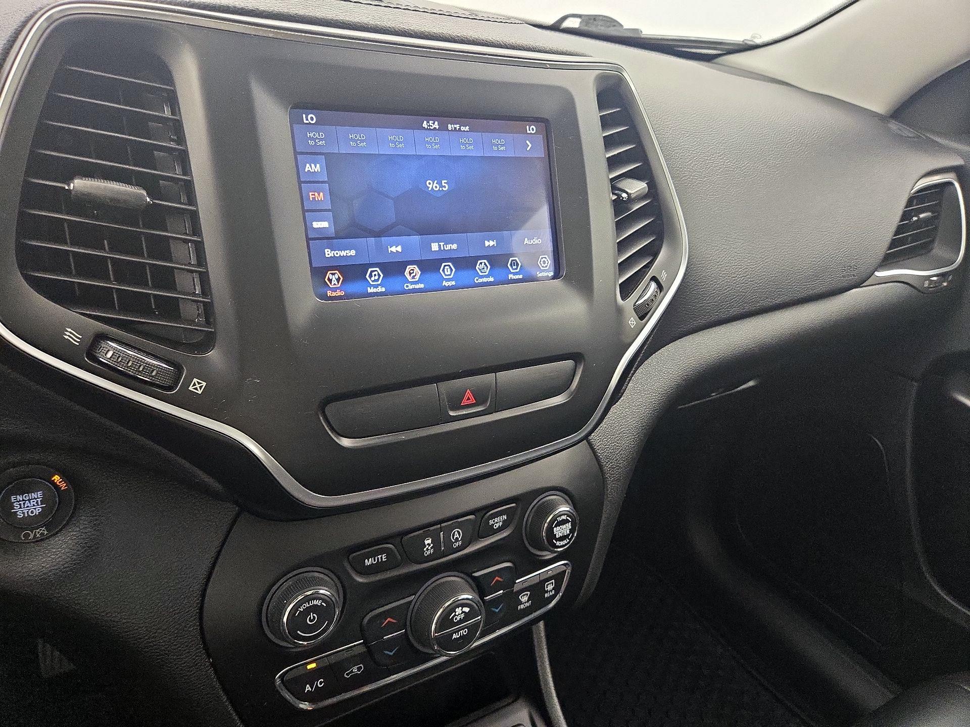 Thumbnail: 2019 Jeep Cherokee - 15