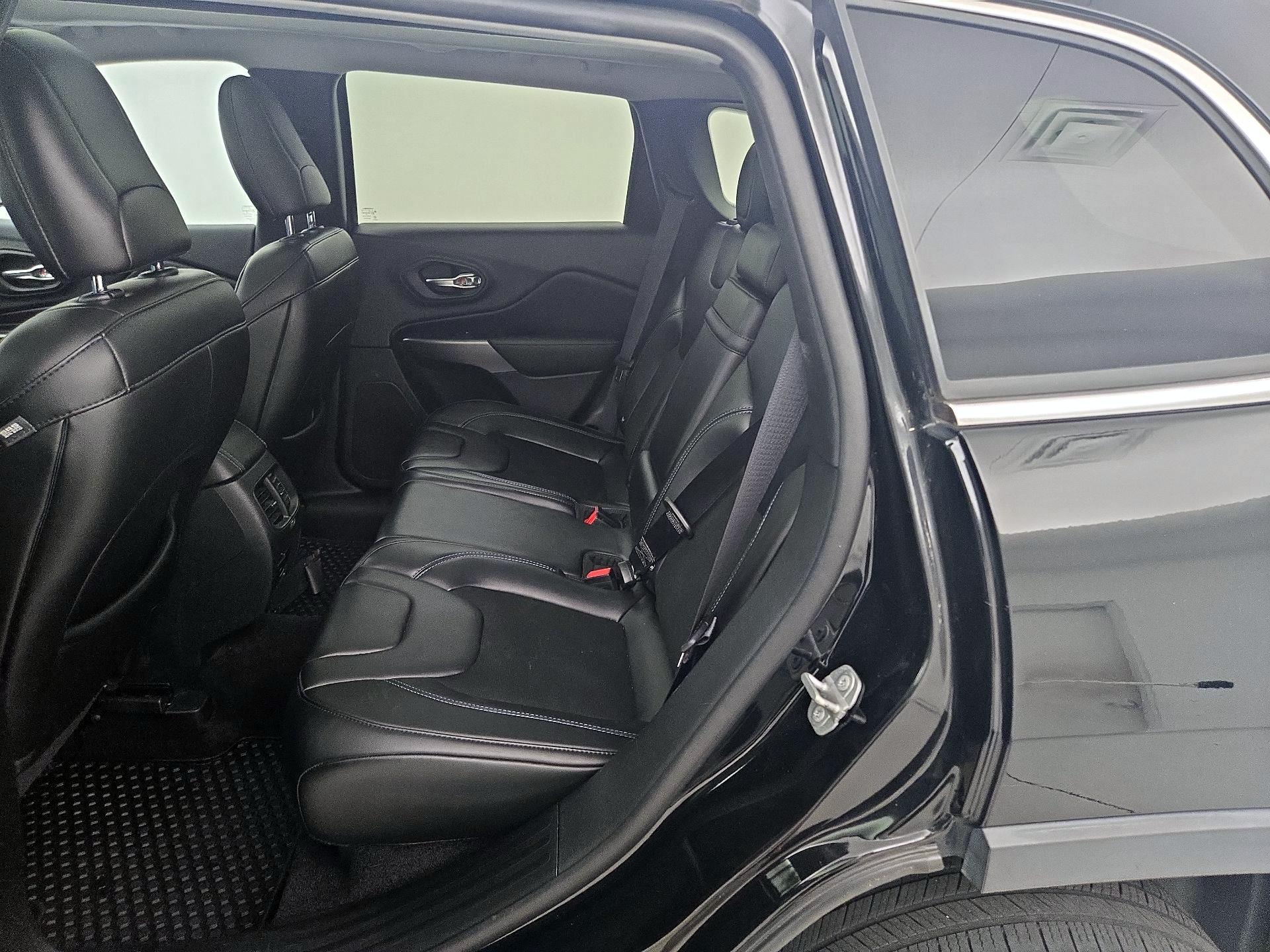 Thumbnail: 2019 Jeep Cherokee - 20