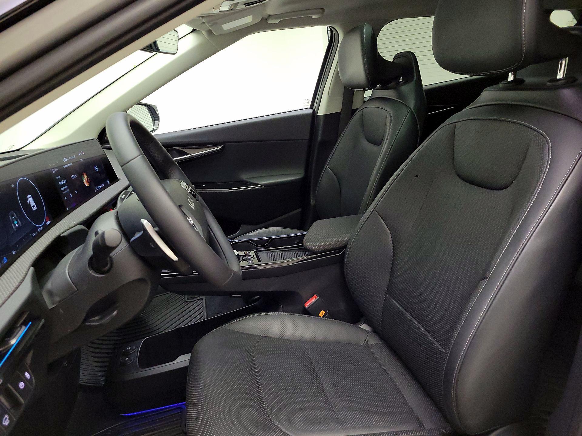 Thumbnail: 2022 Kia EV6 - 11