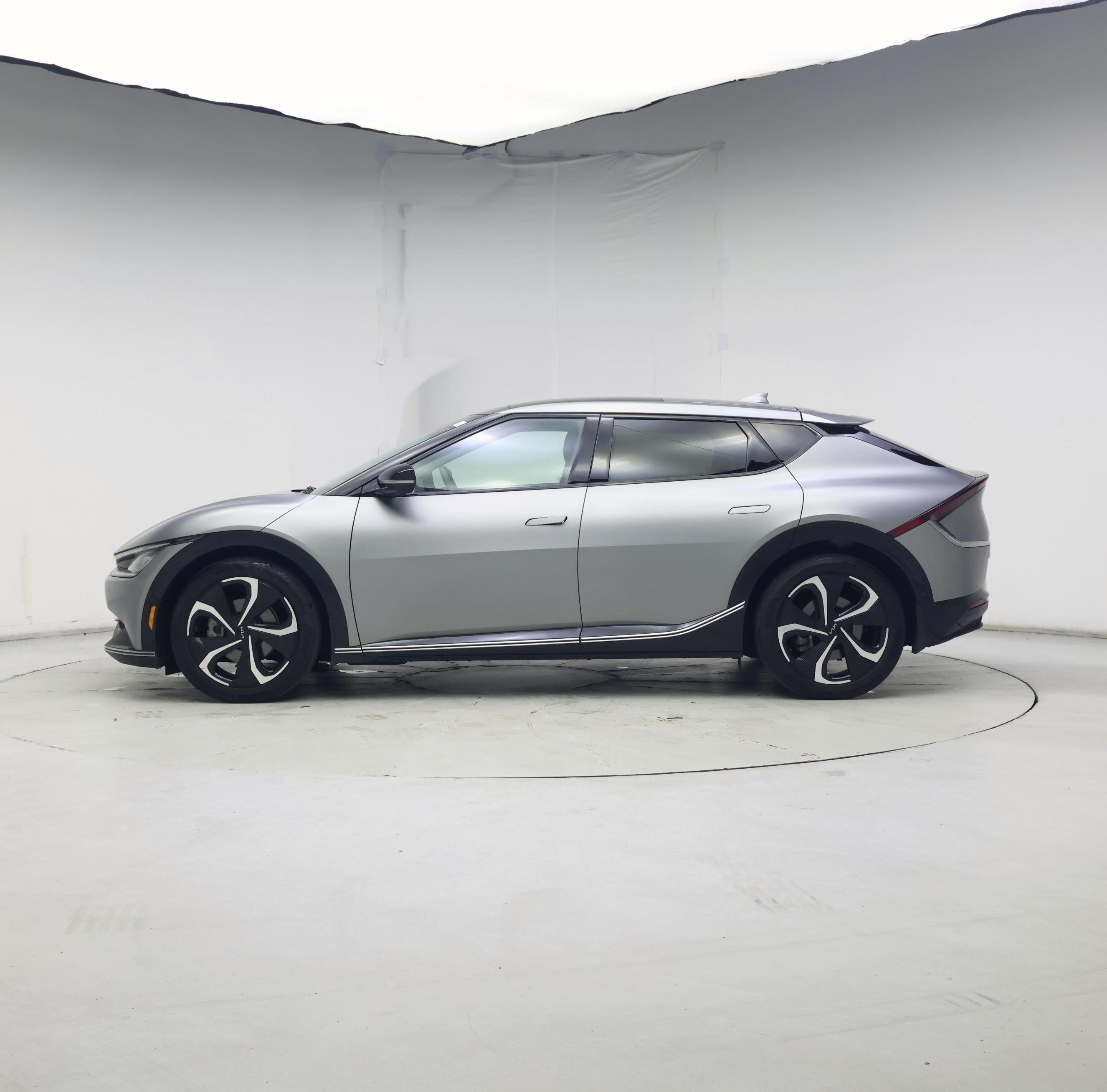 Thumbnail: 2022 Kia EV6 - 3