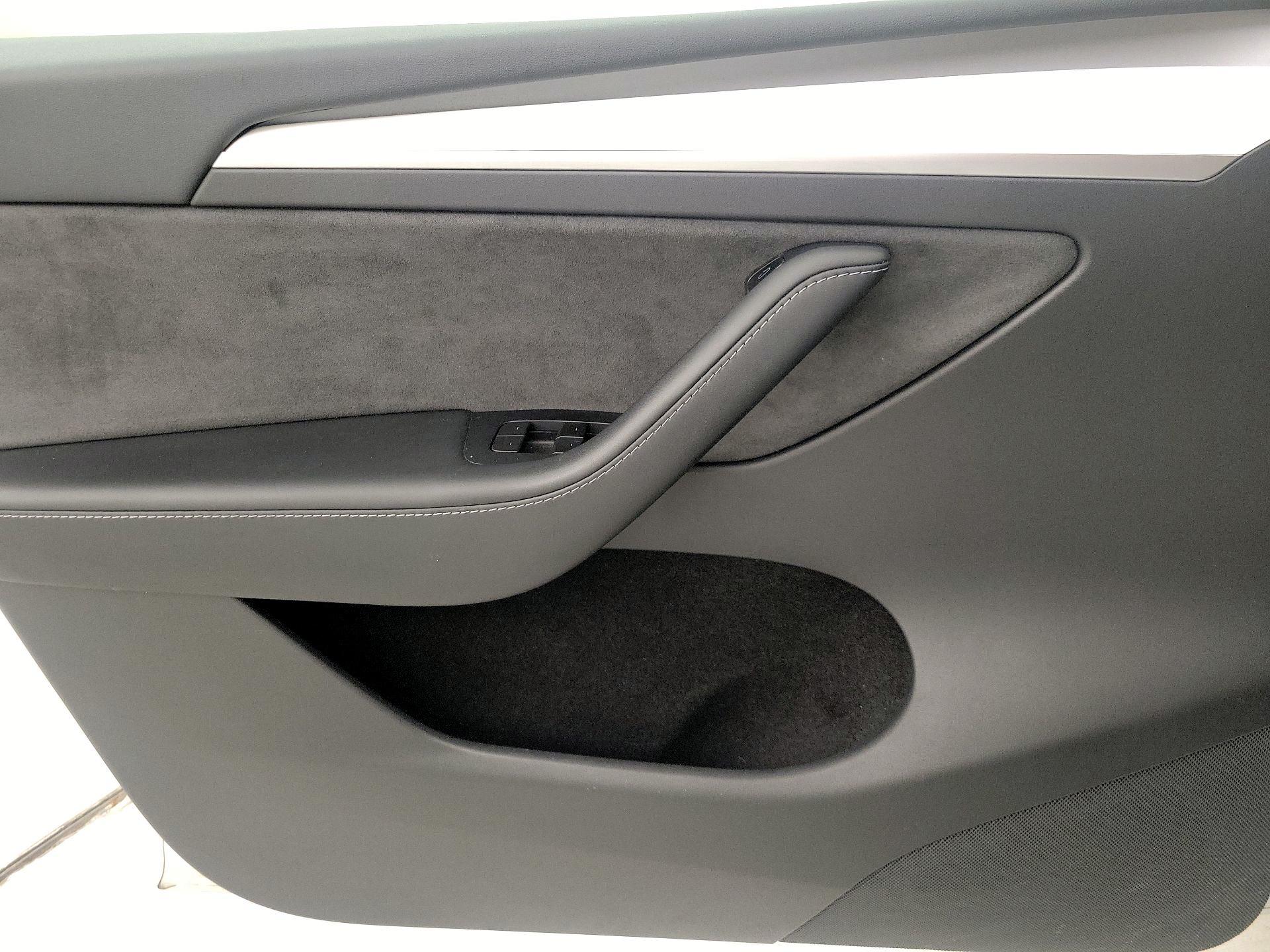 Thumbnail: 2022 Tesla Model Y - 12