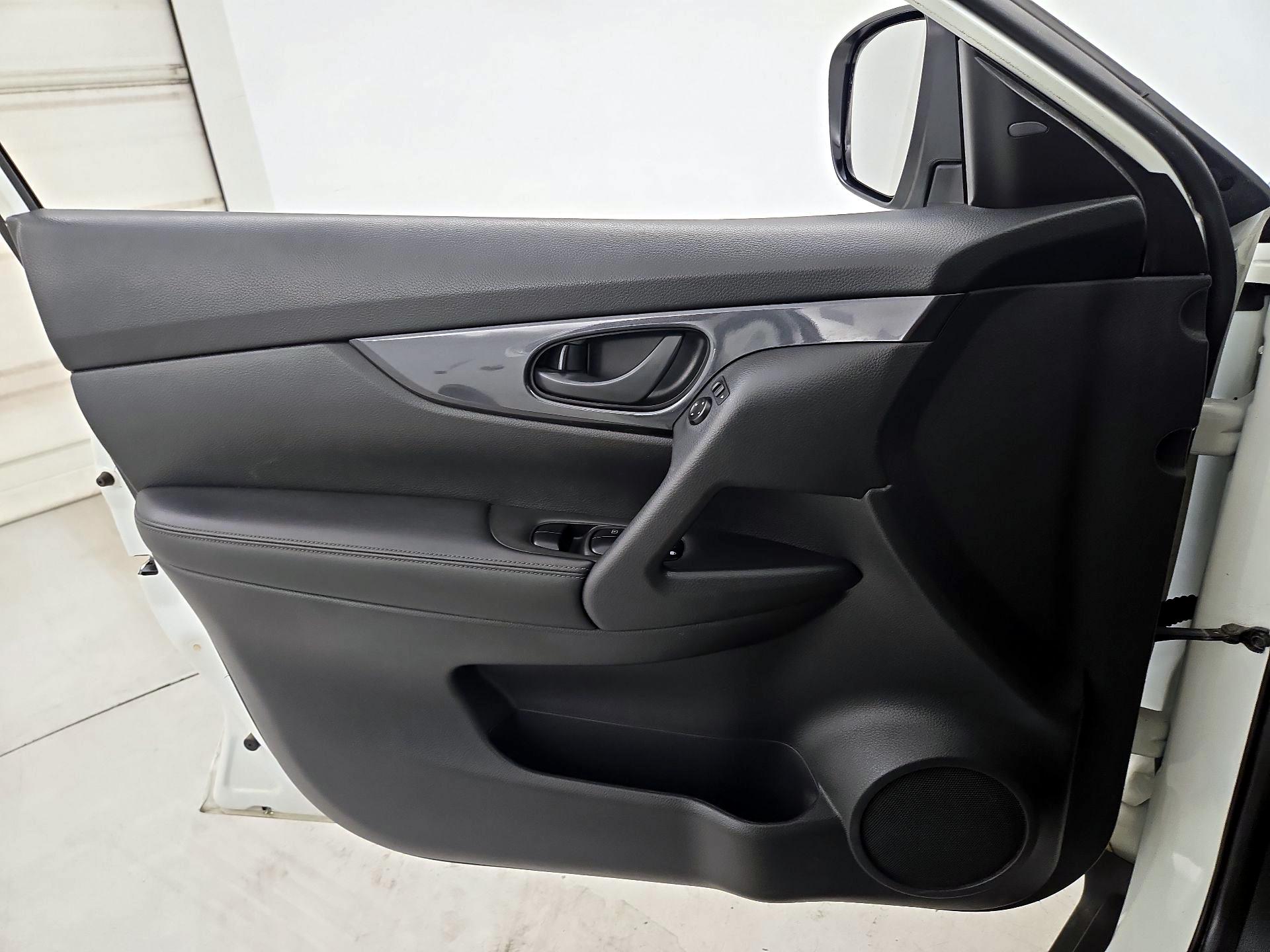 Thumbnail: 2019 Nissan Rogue - 12