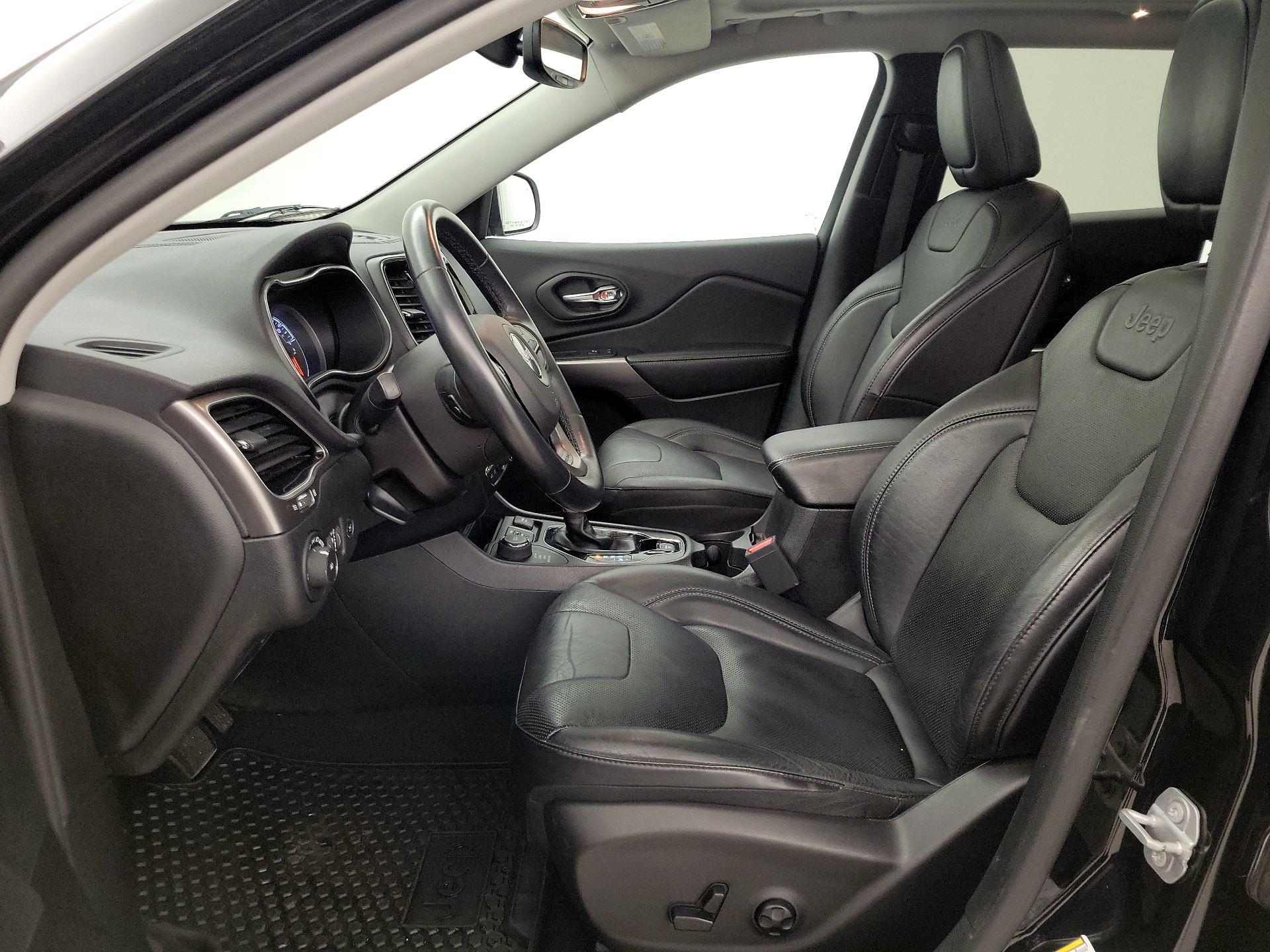 Thumbnail: 2019 Jeep Cherokee - 11